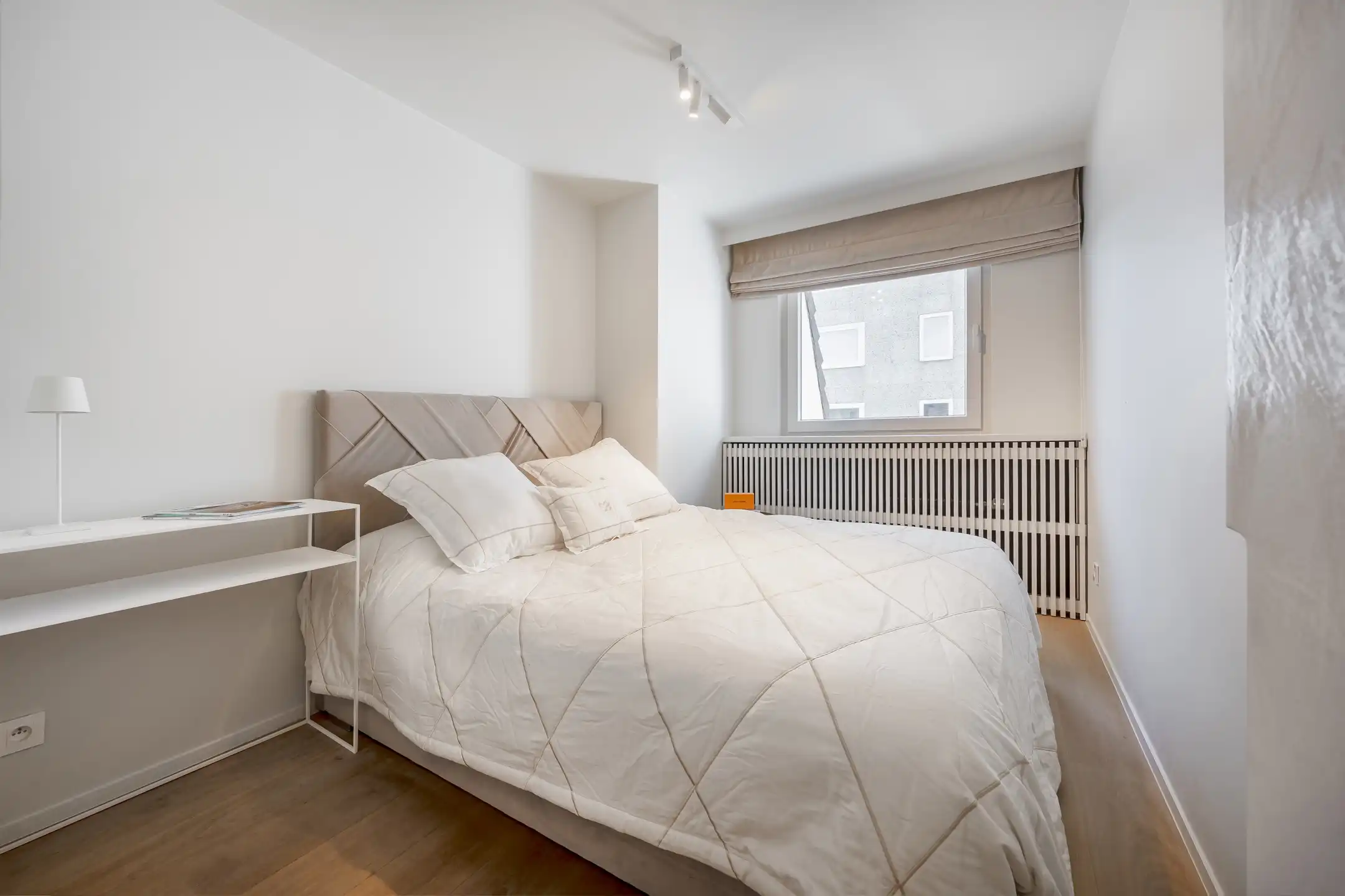 Luxueus gerenoveerd hoekdakappartement met frontaal zeezicht foto 29