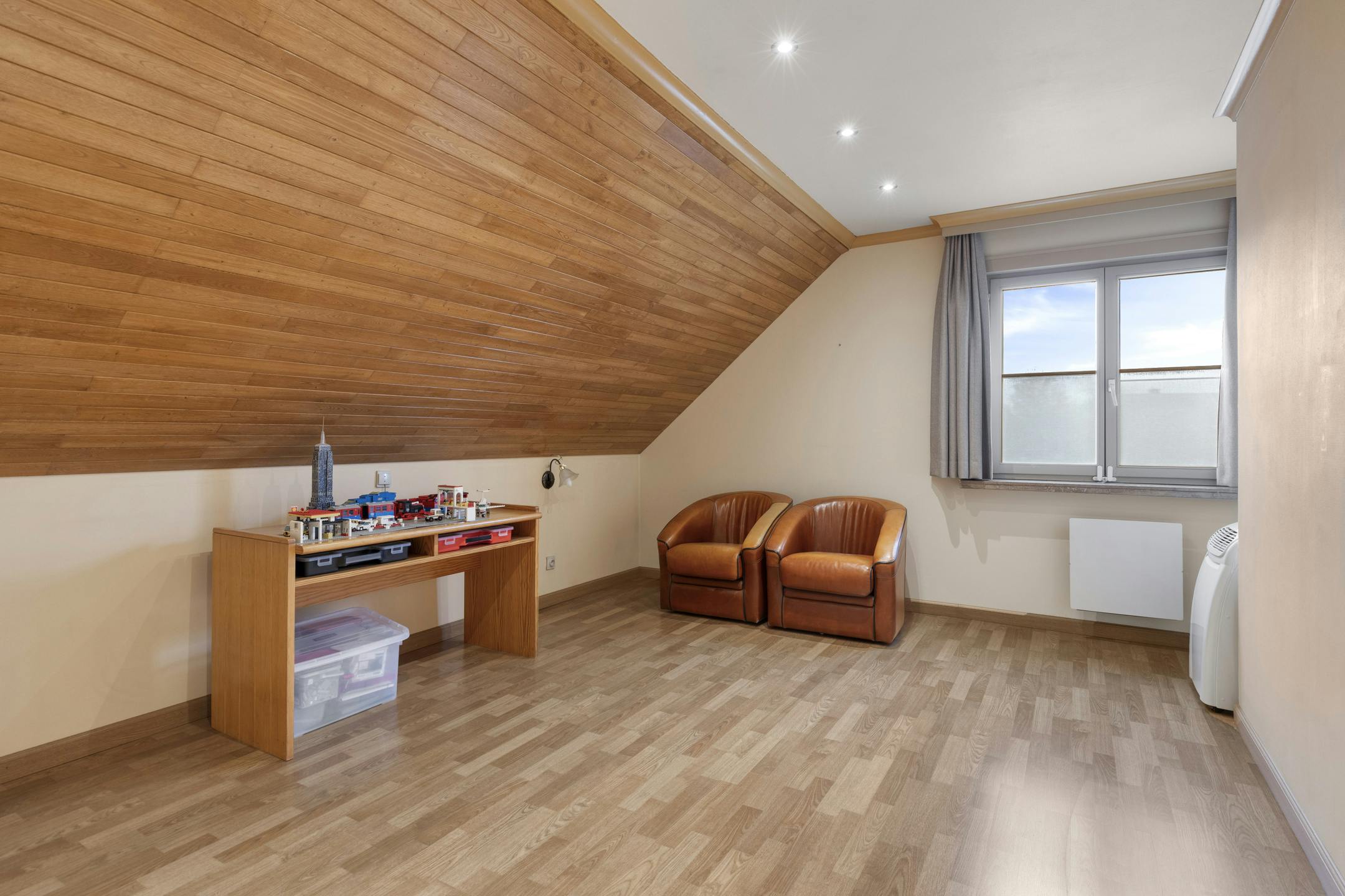 Mooie villa met schitterende tuin in residentiële woonwijk foto 19