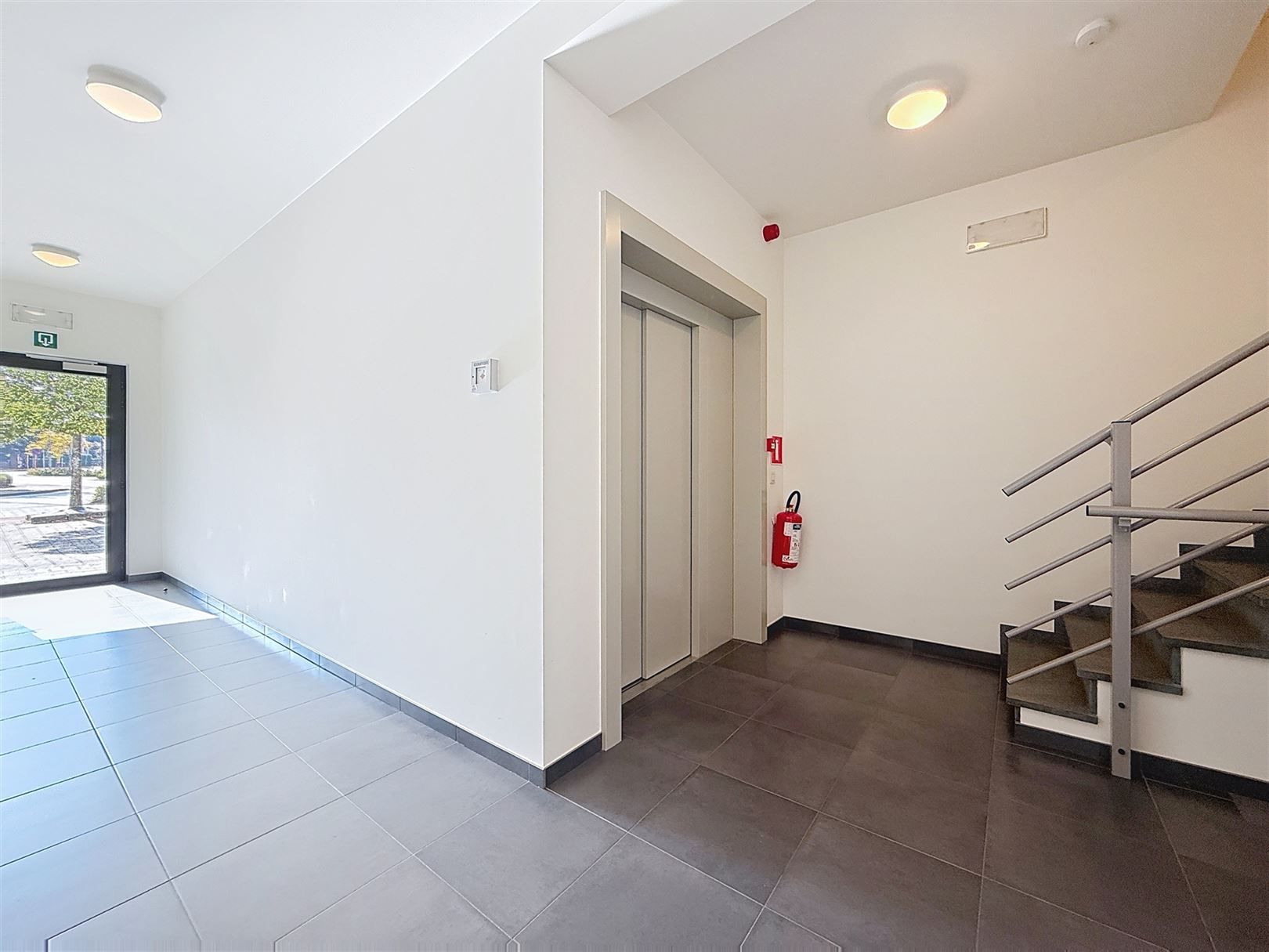 Mooi app, 3 slpks, terras, kelder en parking foto 5