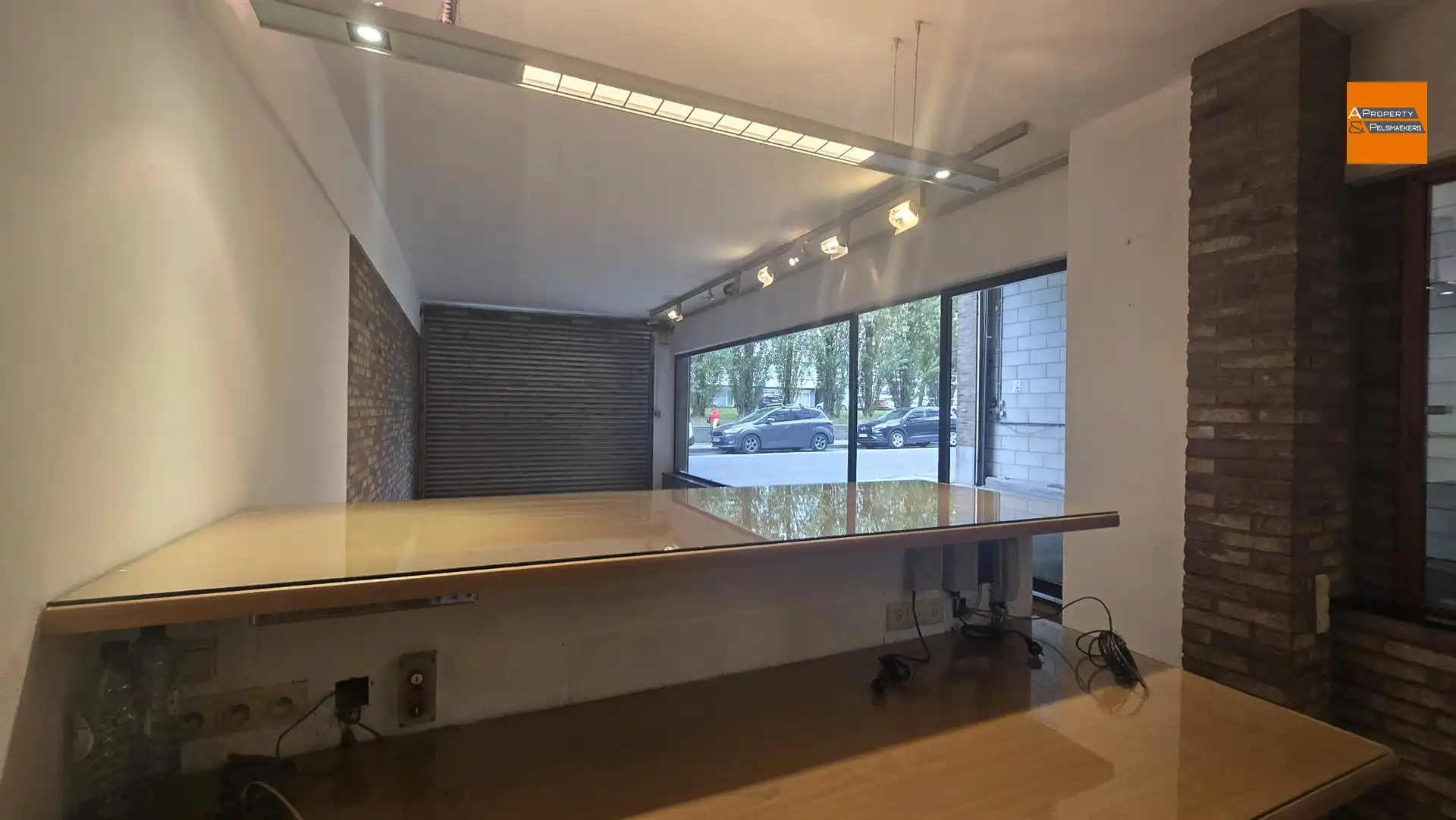 Groot Magazijn/Atelier (1050 m²) met Kantoorruimte (140 m²) te Laken (Mutsaard) foto 14