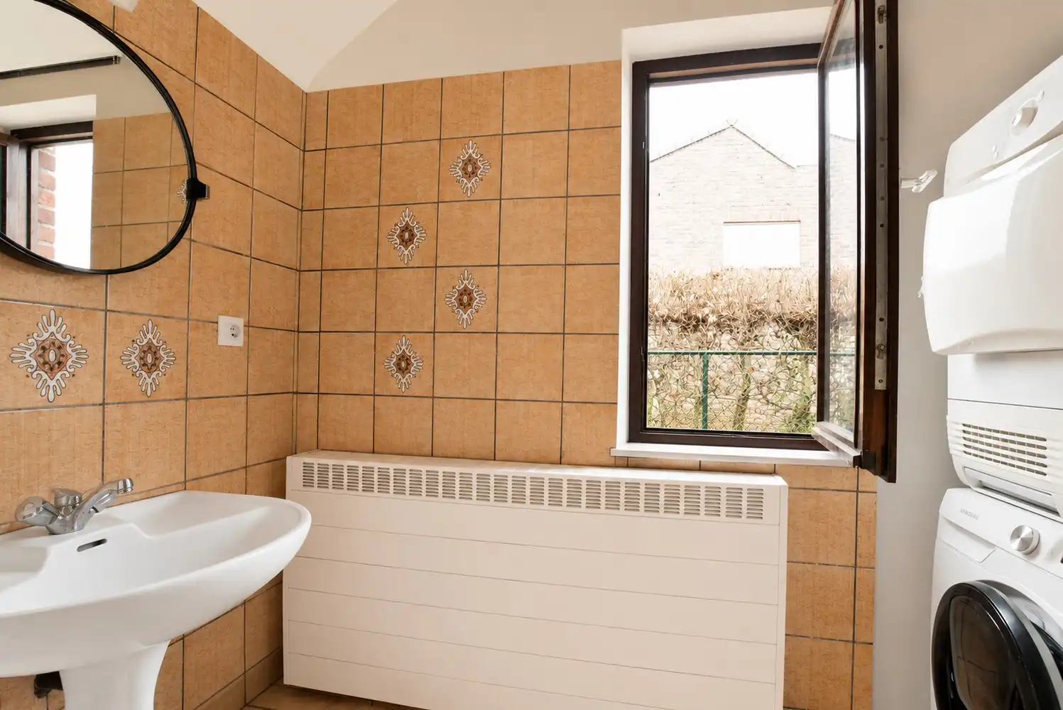 Royale gezinswoning met 4 slaapkamers op toplocatie, inclusief naastliggend perceel grond foto 20