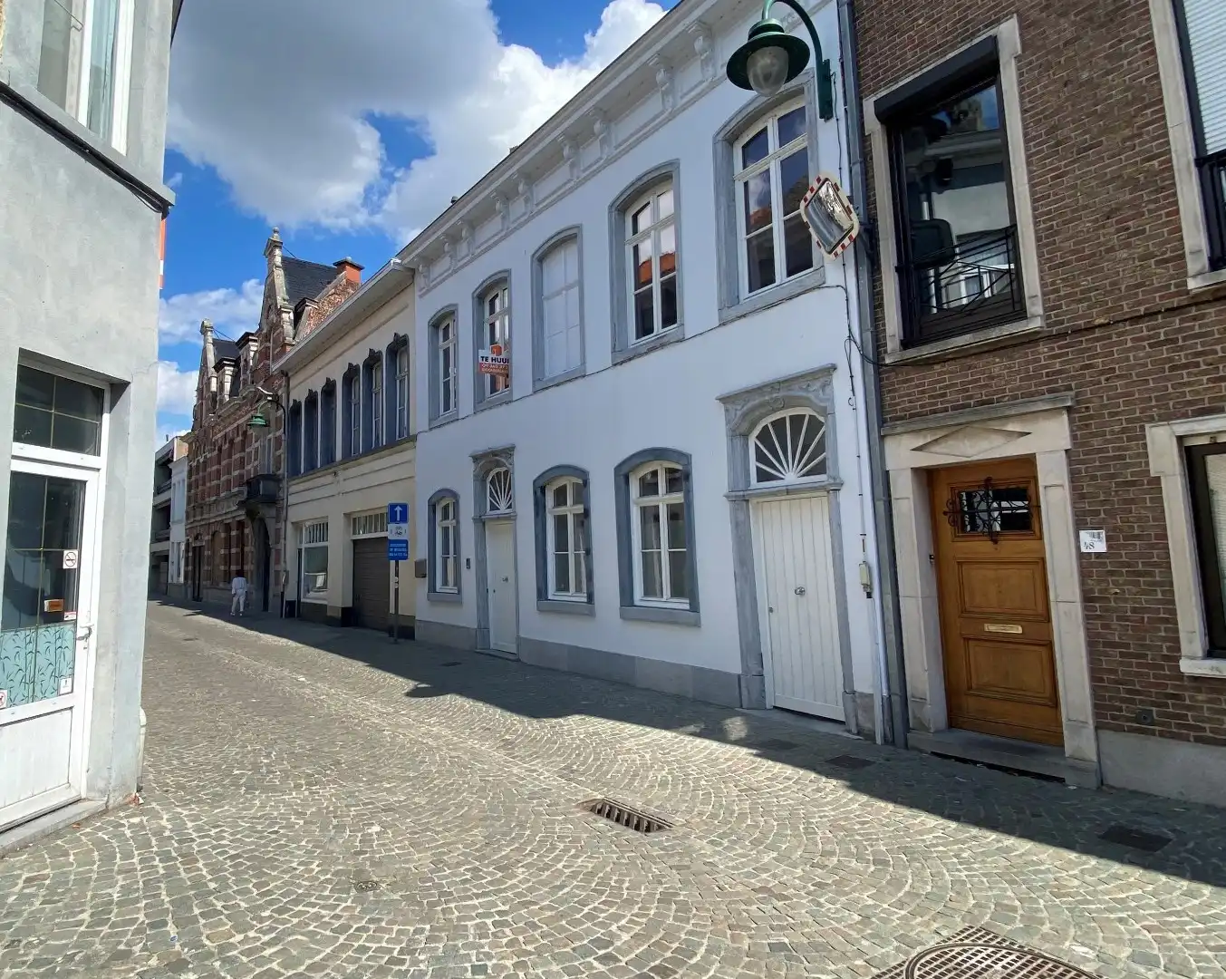 Ruime rijwoning in Lokeren met 3 slaapkamers  foto {{pictureIndex}}