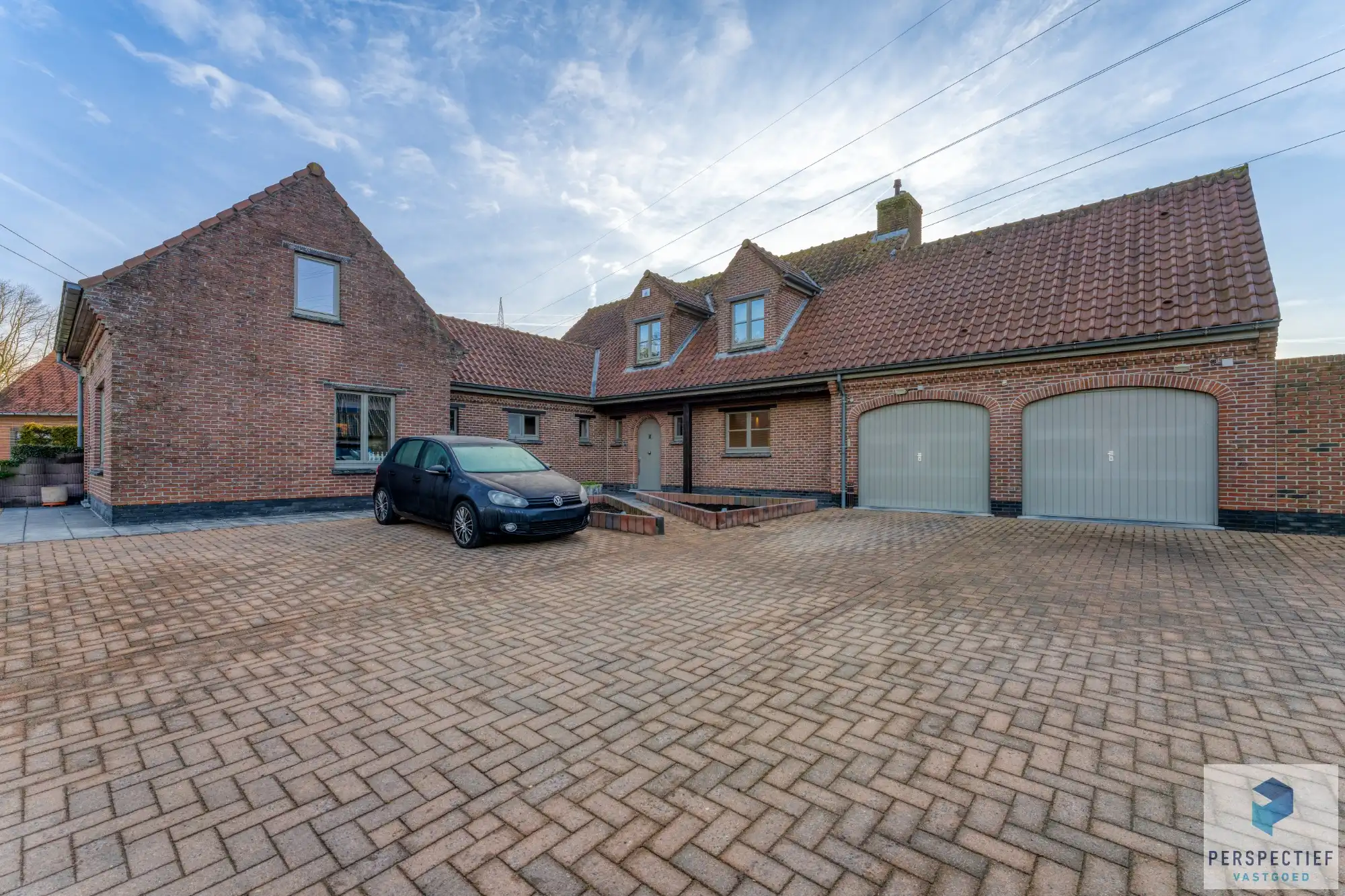 Landelijk gelegen villa met handelsruimte en buitenzwembad op 1370 m² foto 27