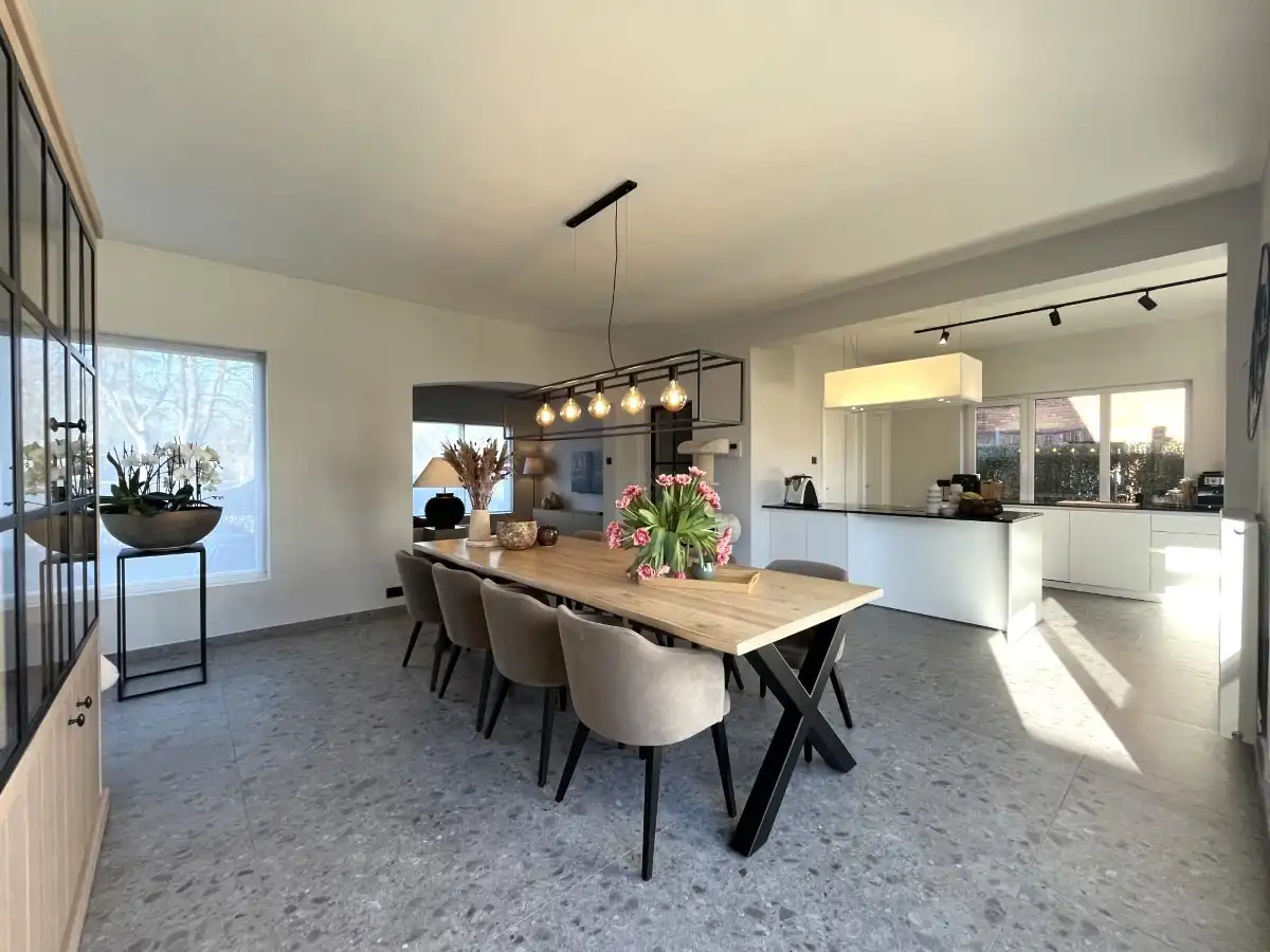 Izegem - Volledig gerenoveerde open bebouwing met zonnige tuin foto 5