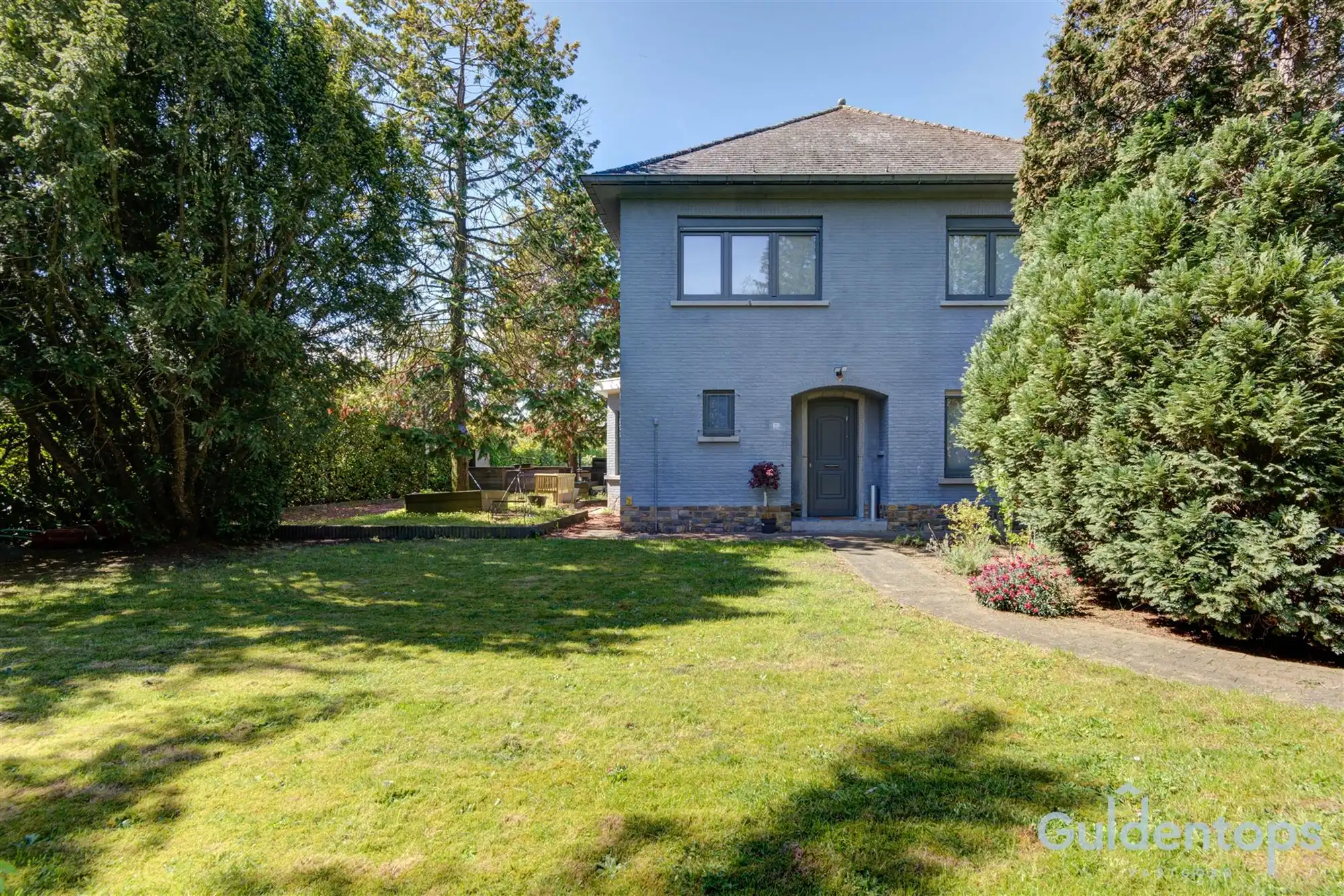 Vrijstaande woning met atelier op perceel van 1776m2 foto 2