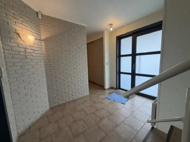 Eengezinswoning met 2 slaapkamers, garage, terras en tuin foto 3