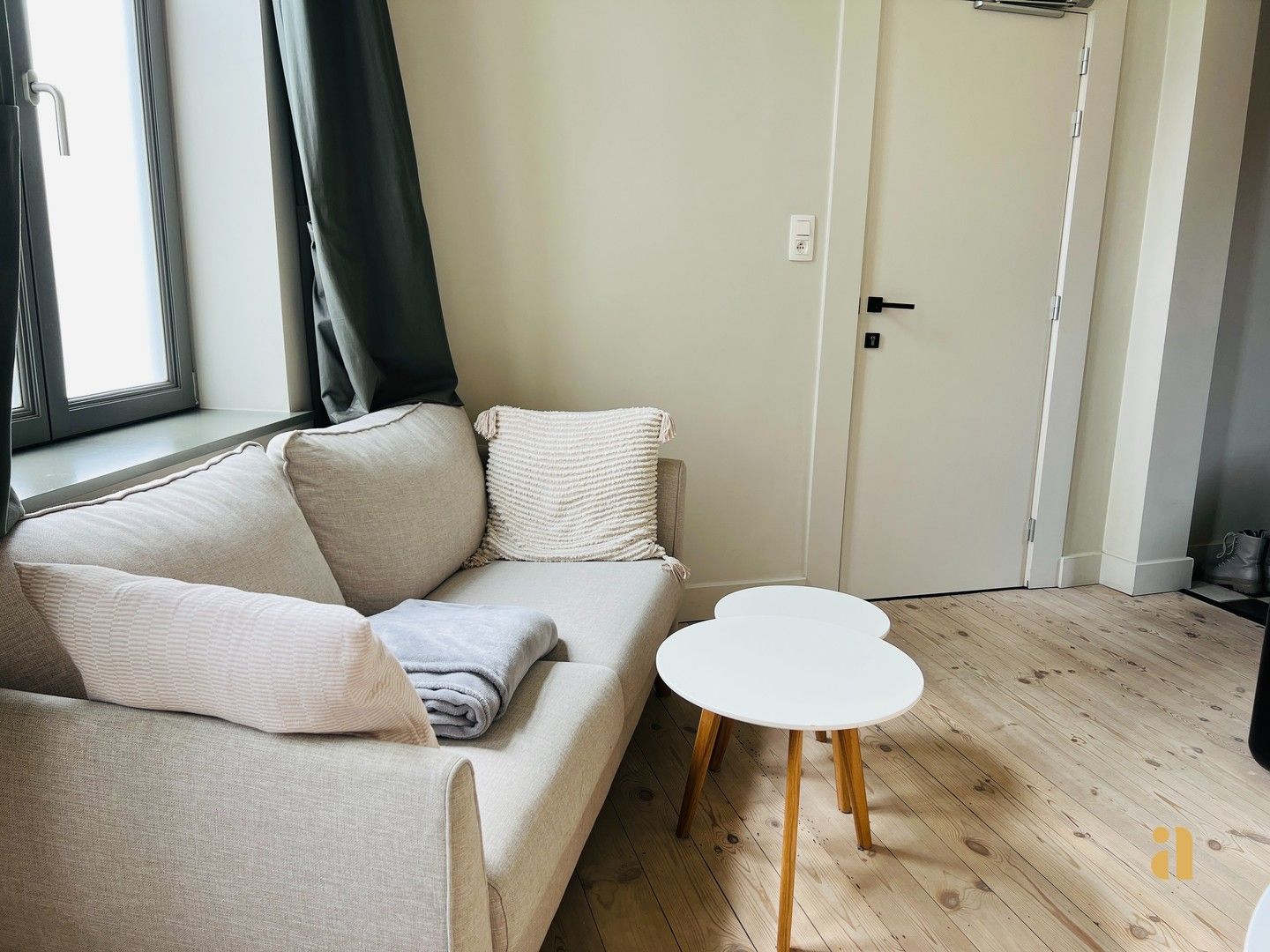 Bemeubelde studio op topligging te huur! foto 14