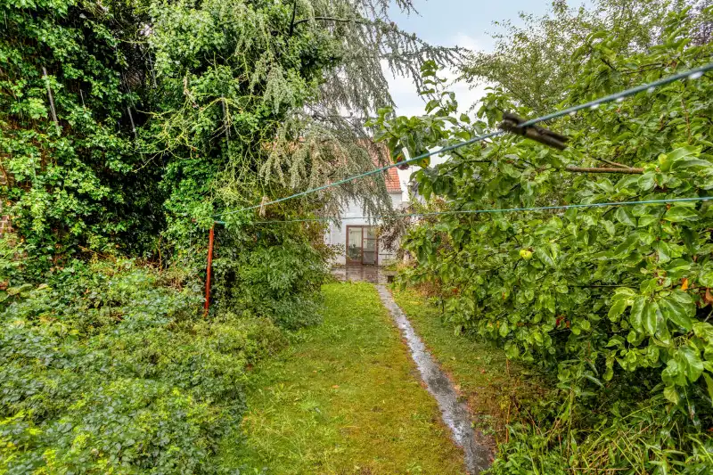 Karaktervolle halfopen woning met tuin en garage in Vinkt foto 17