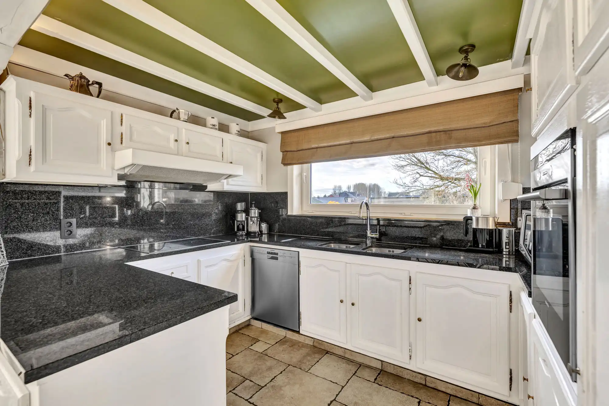 Charmante villa met loods nabij belangrijke invalswegen foto 9