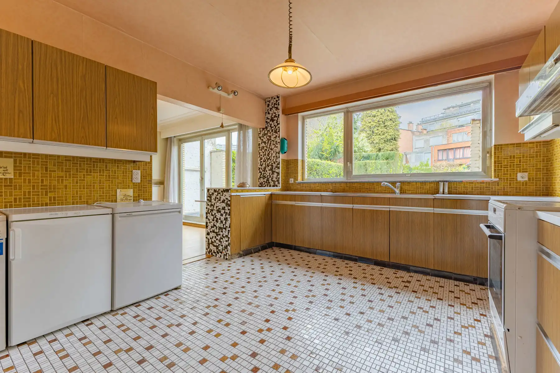 Zeer ruime woning met 5 slaapkamers, garage en tuin foto 19