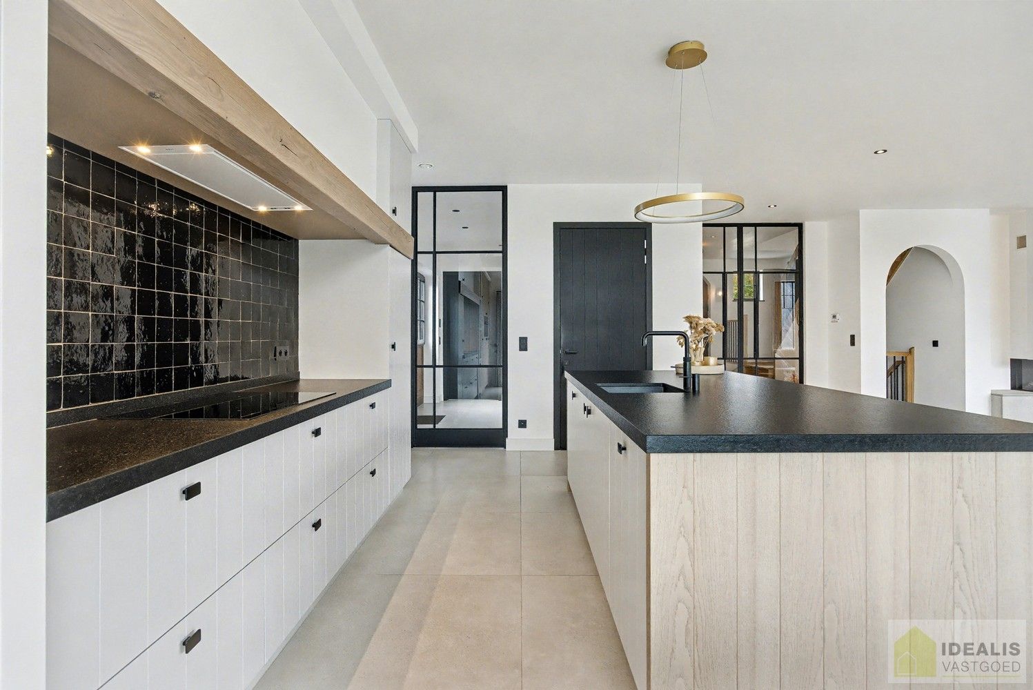 IDEALIS VASTGOED - BIJZONDERE EN HOOGWAARDIG AFGEWERKTE VILLA OP GEGEERDE LOCATIE foto 24