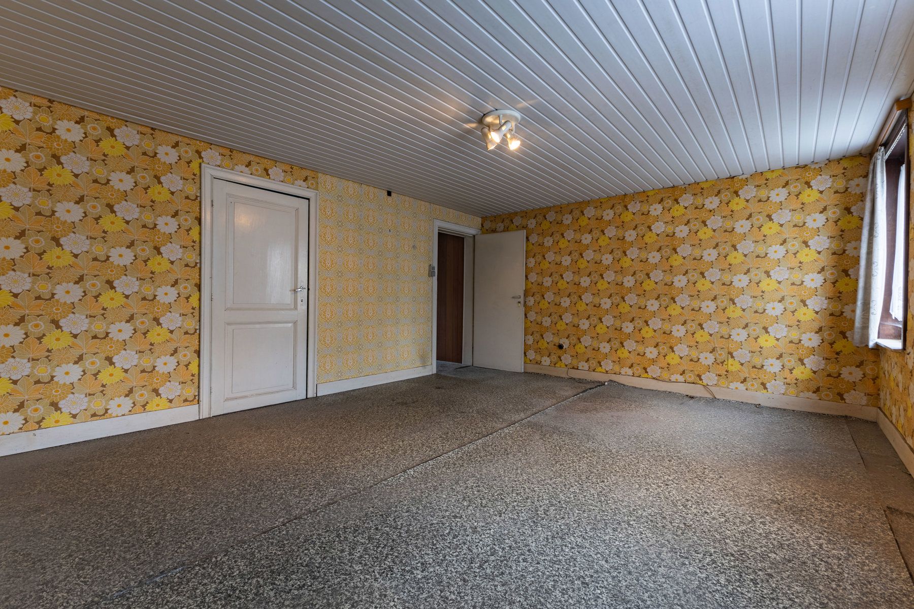 OPTIE Goed gelegen ruime te renoveren woning met bouwgrond foto 15