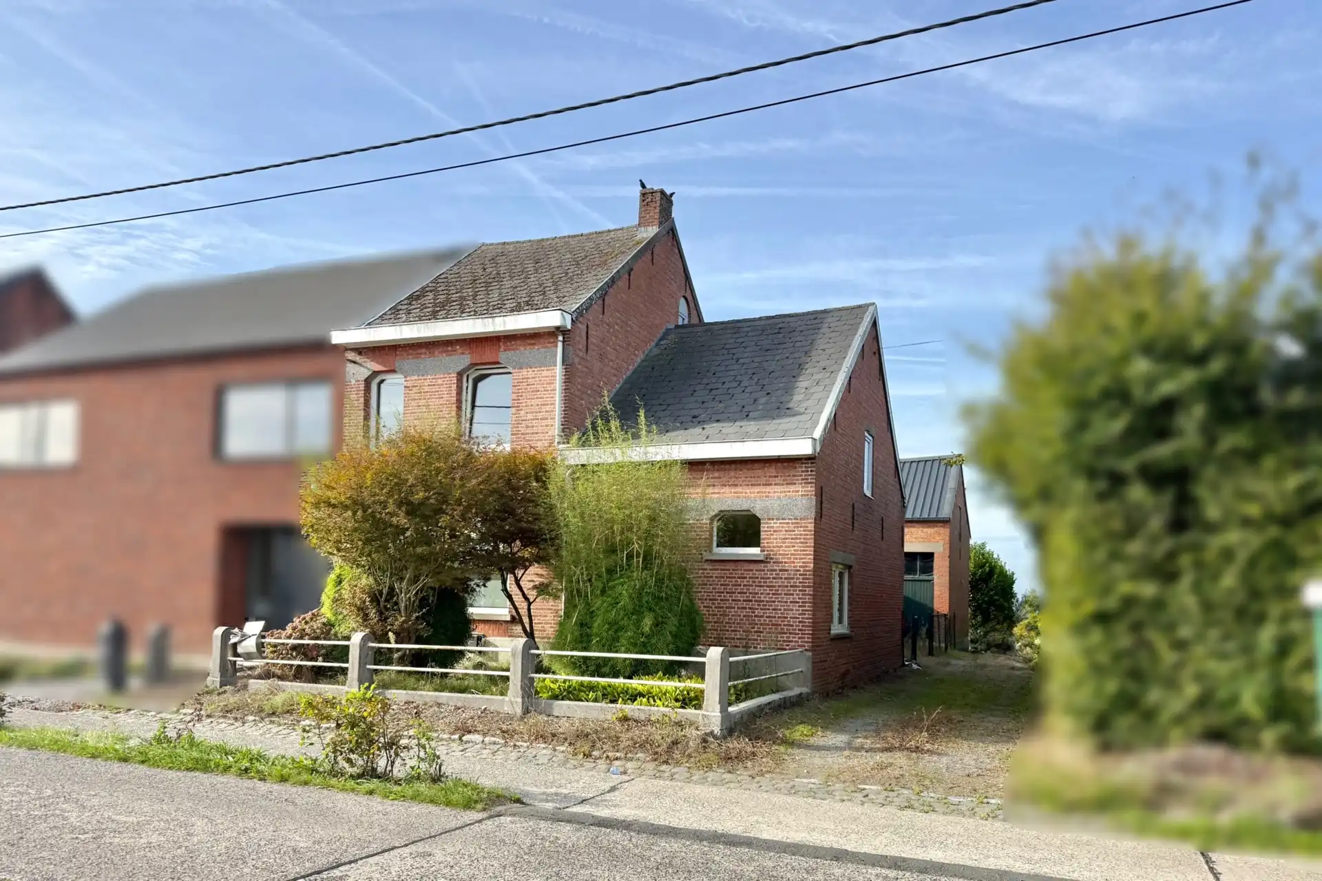 Hoofdfoto van de publicatie: Ruime te renoveren HOB met grote tuin