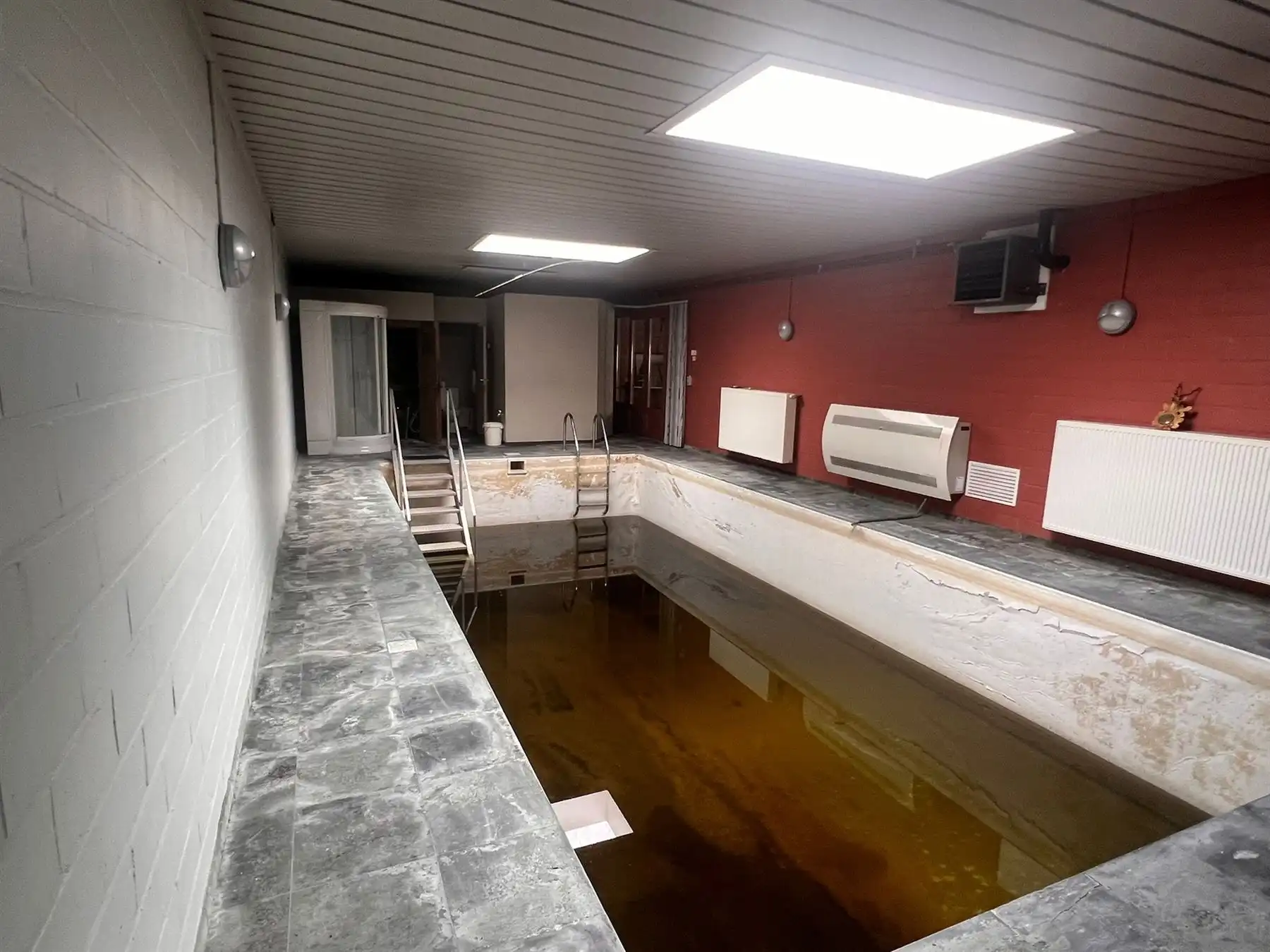 Karaktervolle villa met bijgebouwen foto 23