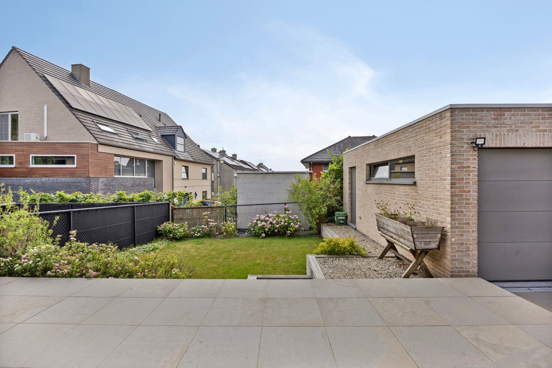 Instapklare HOB met 2 slaapkamers, garage en tuin! foto 22