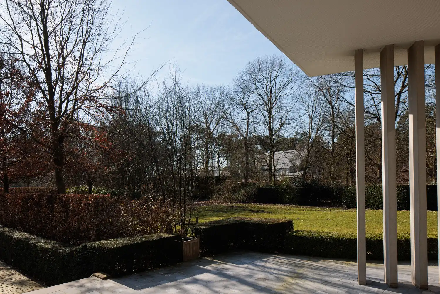 Architecturale woning op een perceel van ca. 6.395 m² foto 5