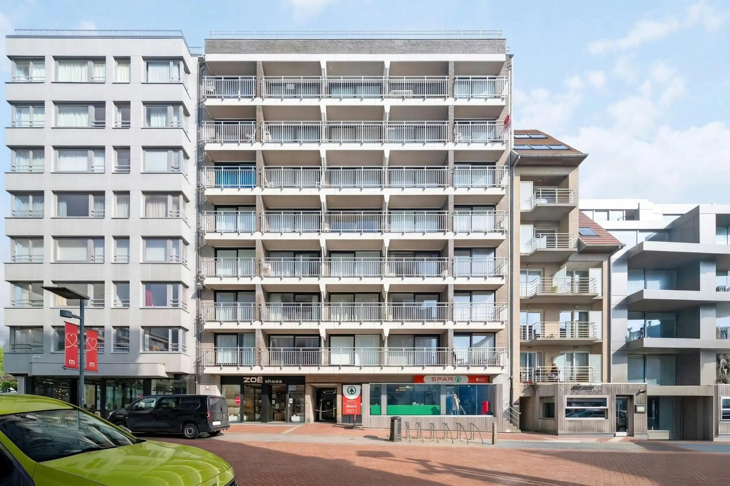 Lichtrijke hoekstudio te koop in centrum Middelkerke! foto 2