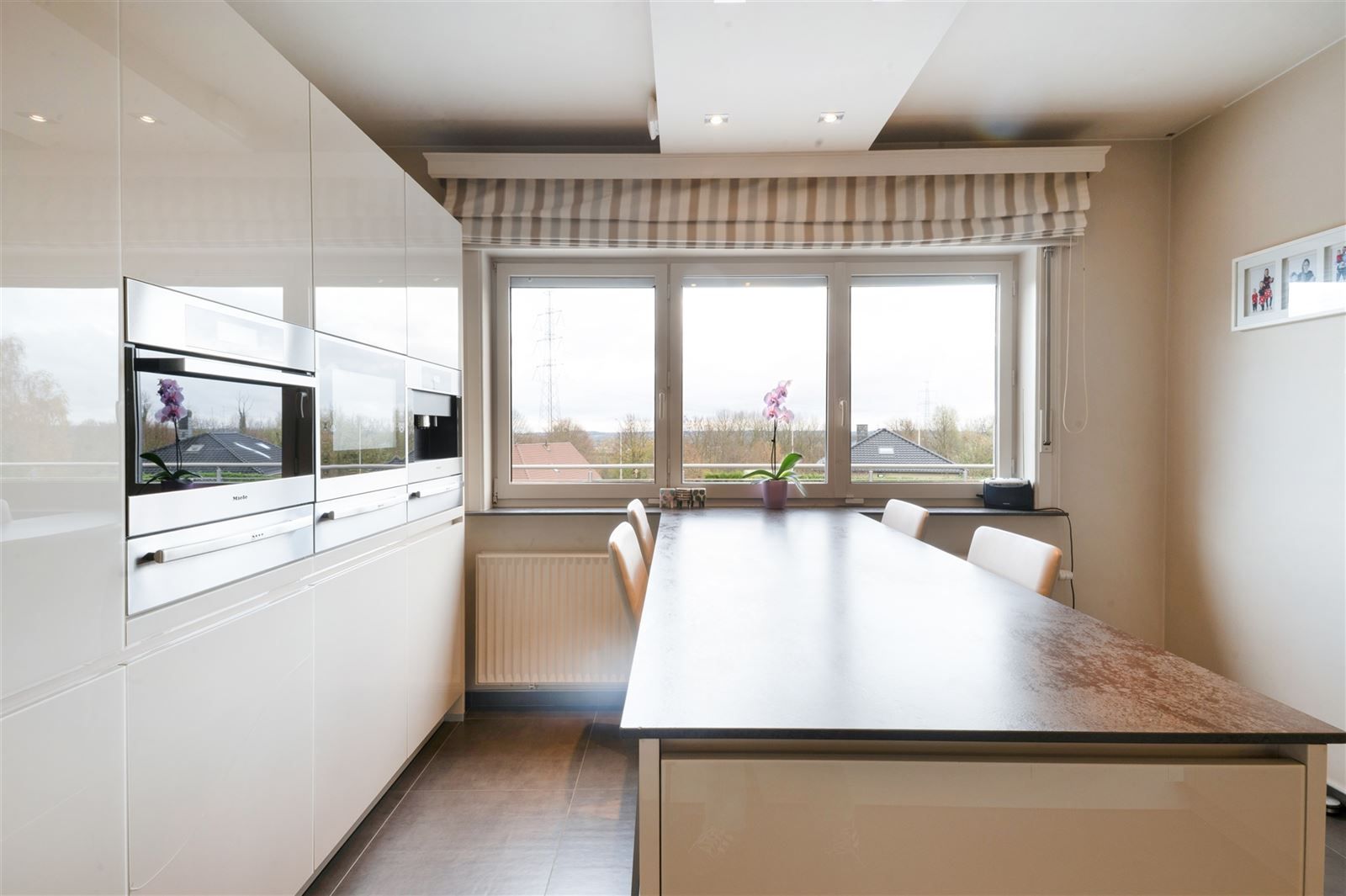 Polyvalente villa met  zeer grote loods foto 9