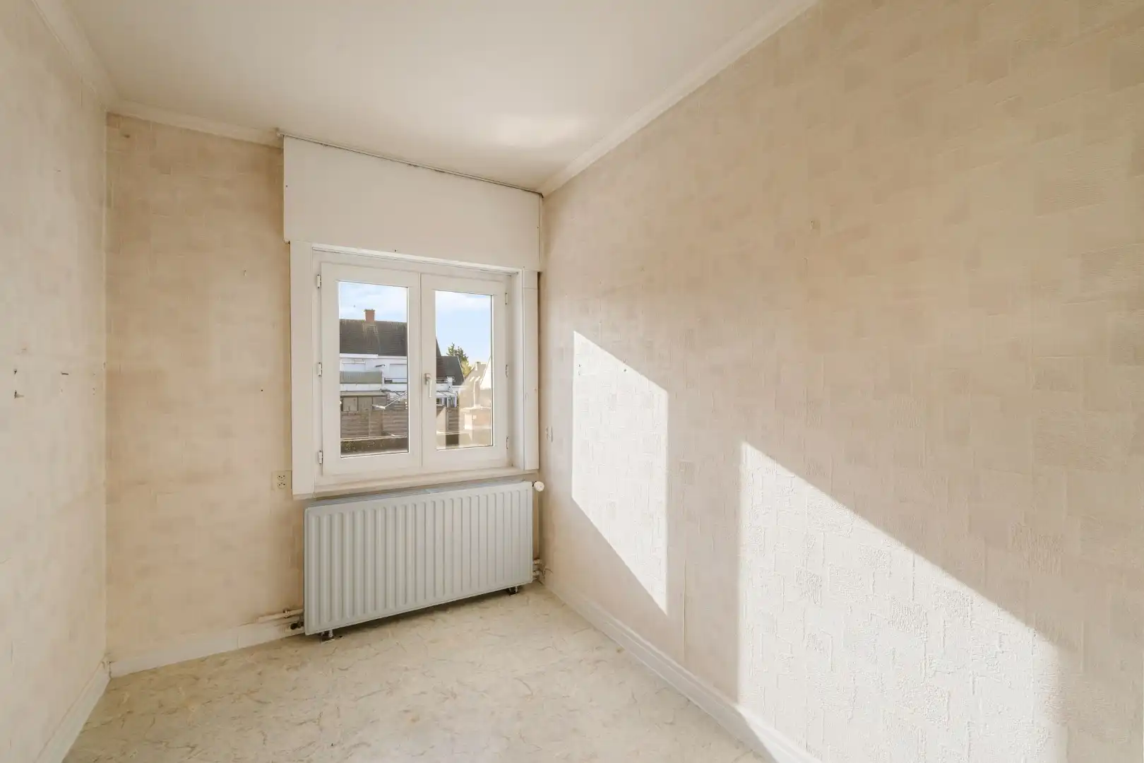 Woning met 3 slaapkamers en grote zolder, garage en zonnige tuin in Izegem foto 13