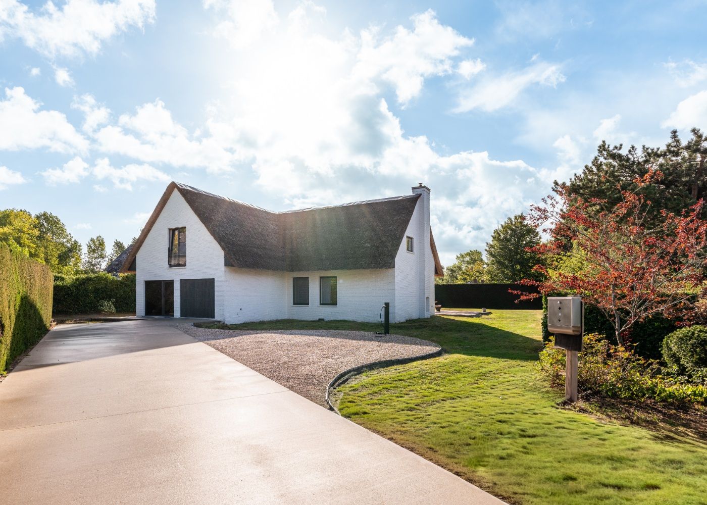 Luxueus gerenoveerde villa met 5 slaapkamers, residentieel gelegen op toplocatie in Sint-Idesbald. foto 2