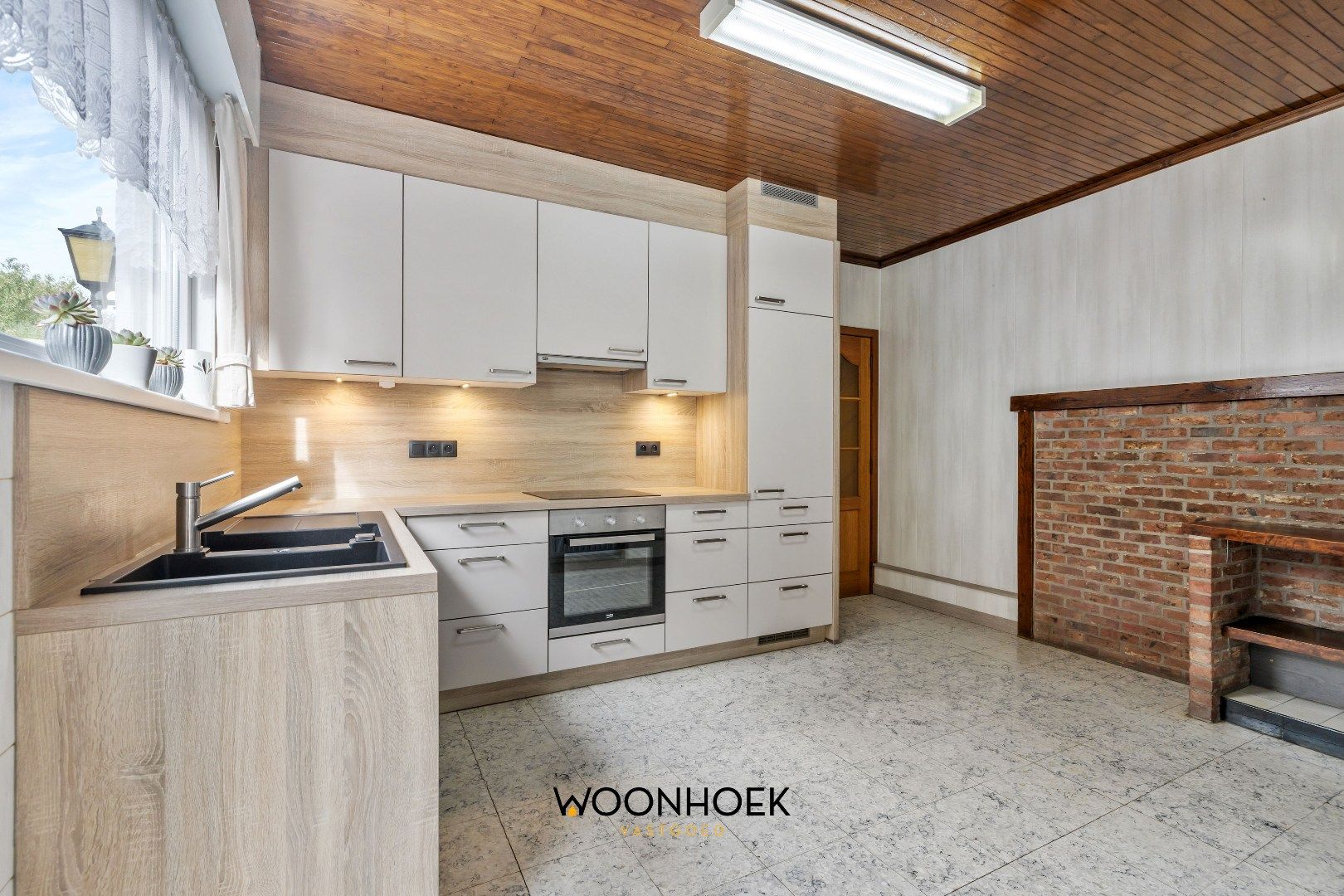 Halfopen bebouwing met 3 slaapkamers & zij-ingang.  foto 9