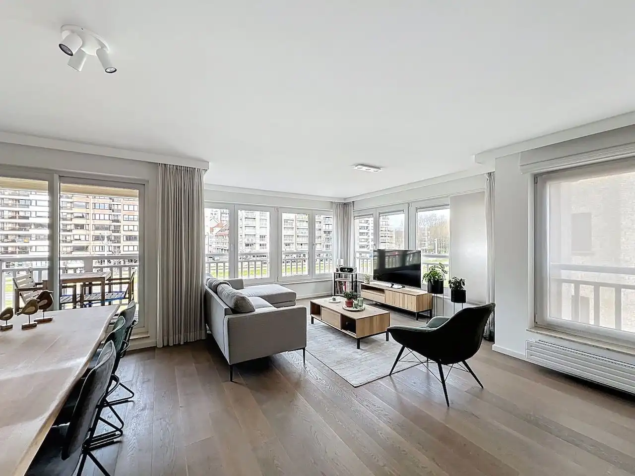 Recent hoekappartement met open zicht gelegen in de Knokkestraat. foto 4