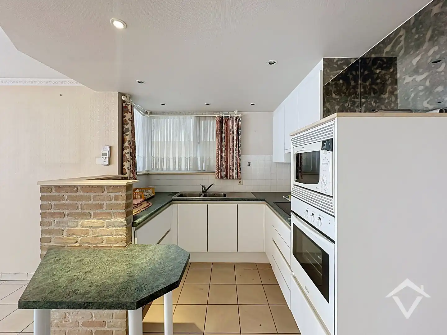 Ruim gelijkvloers appartement met garage op wandelafstand van het centrum van Torhout foto 7