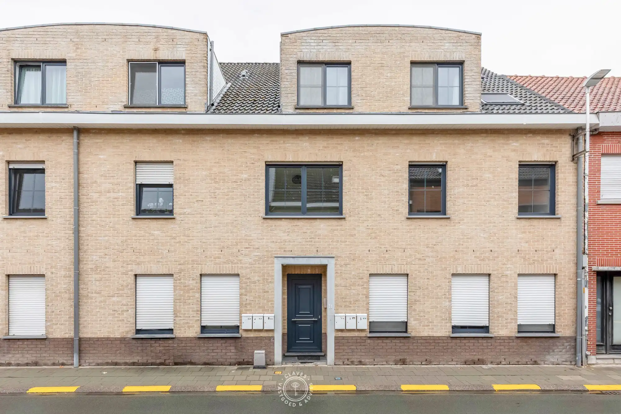 Verzorgd 2 slaapkamer appartement met ruim terras en autostaanplaats foto 15