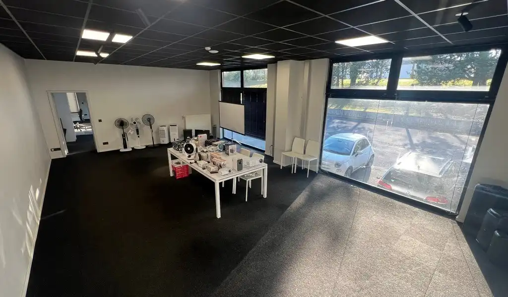 Bedrijfsgebouw met laadkades te huur in Ronse foto 13