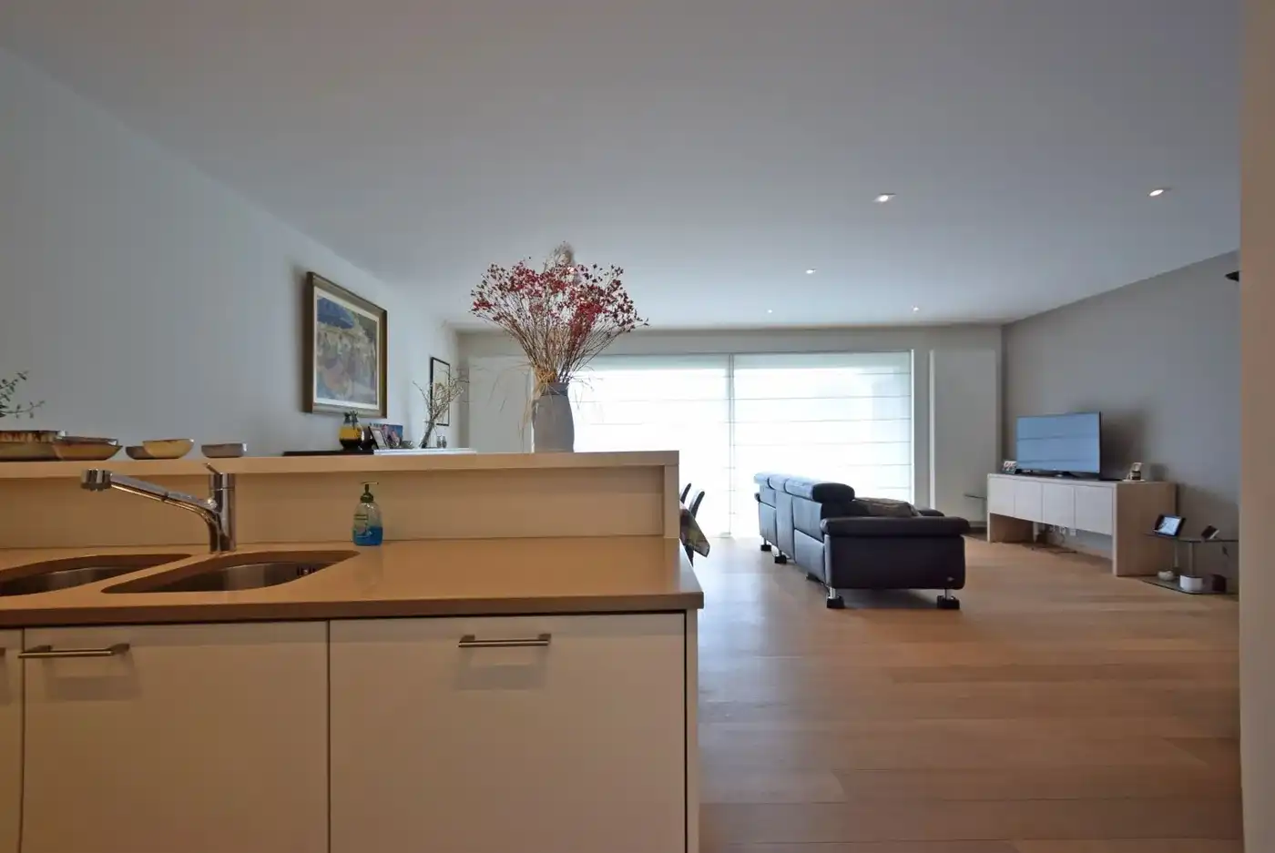 EXCLUSIEF APPARTEMENT IN GROENE EN RUSTIGE OMGEVING NABIJ HET STERREBOS foto 5