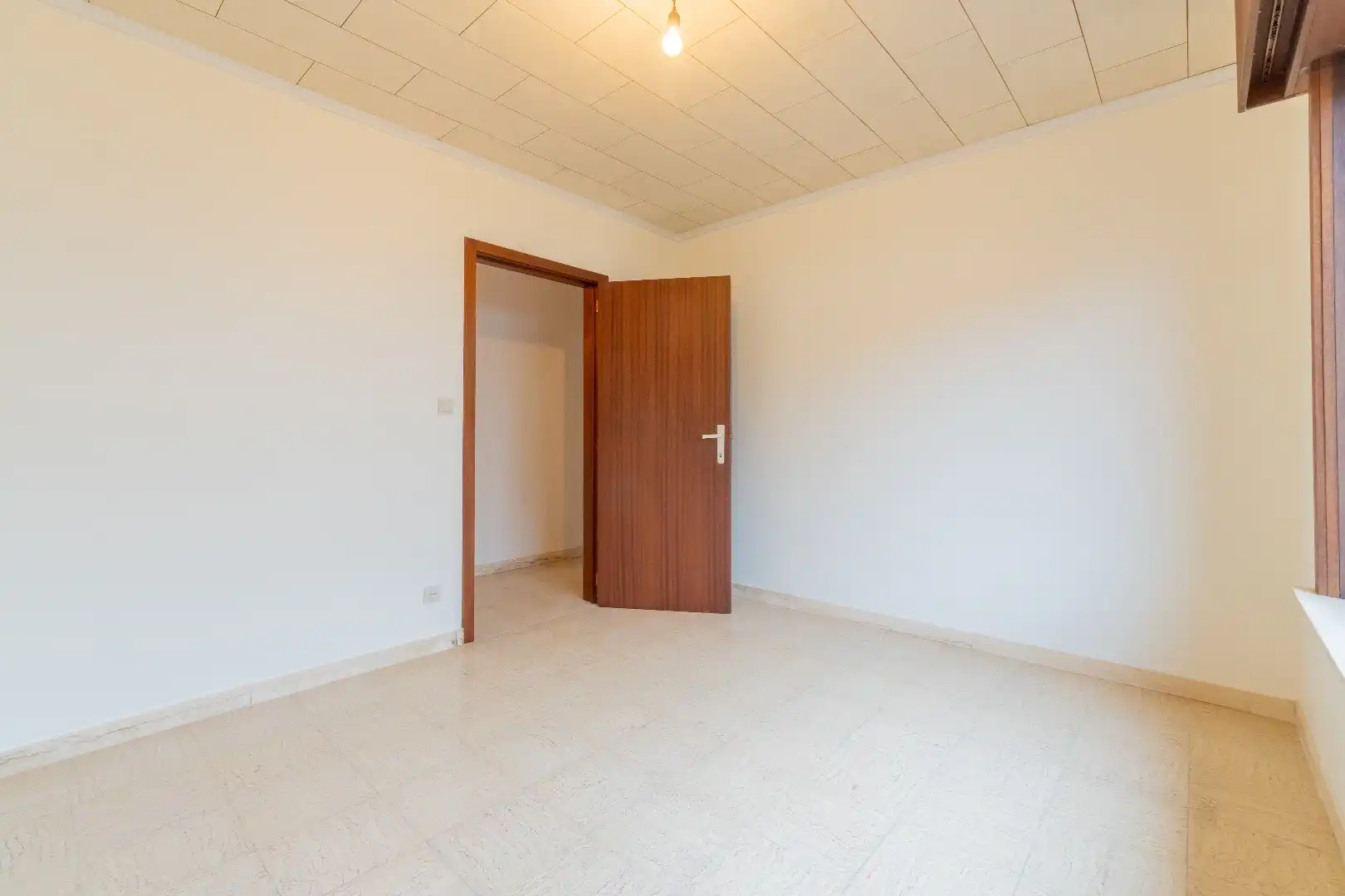 Uiterst ruime benedenwoning op groot perceel van 1666m² foto 10