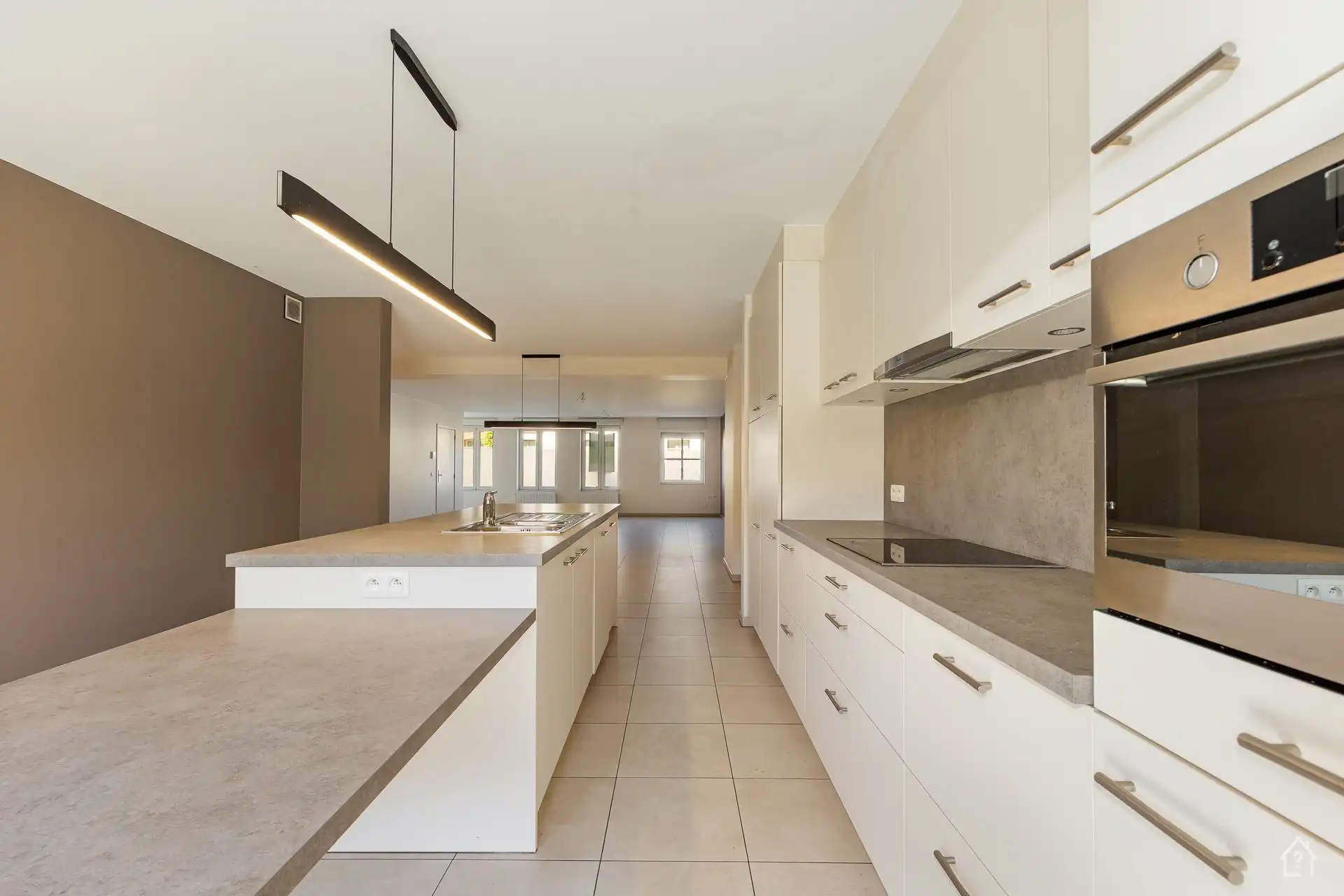 2 slaapkamer appartement met privatieve tuin en 2 parkings foto 6