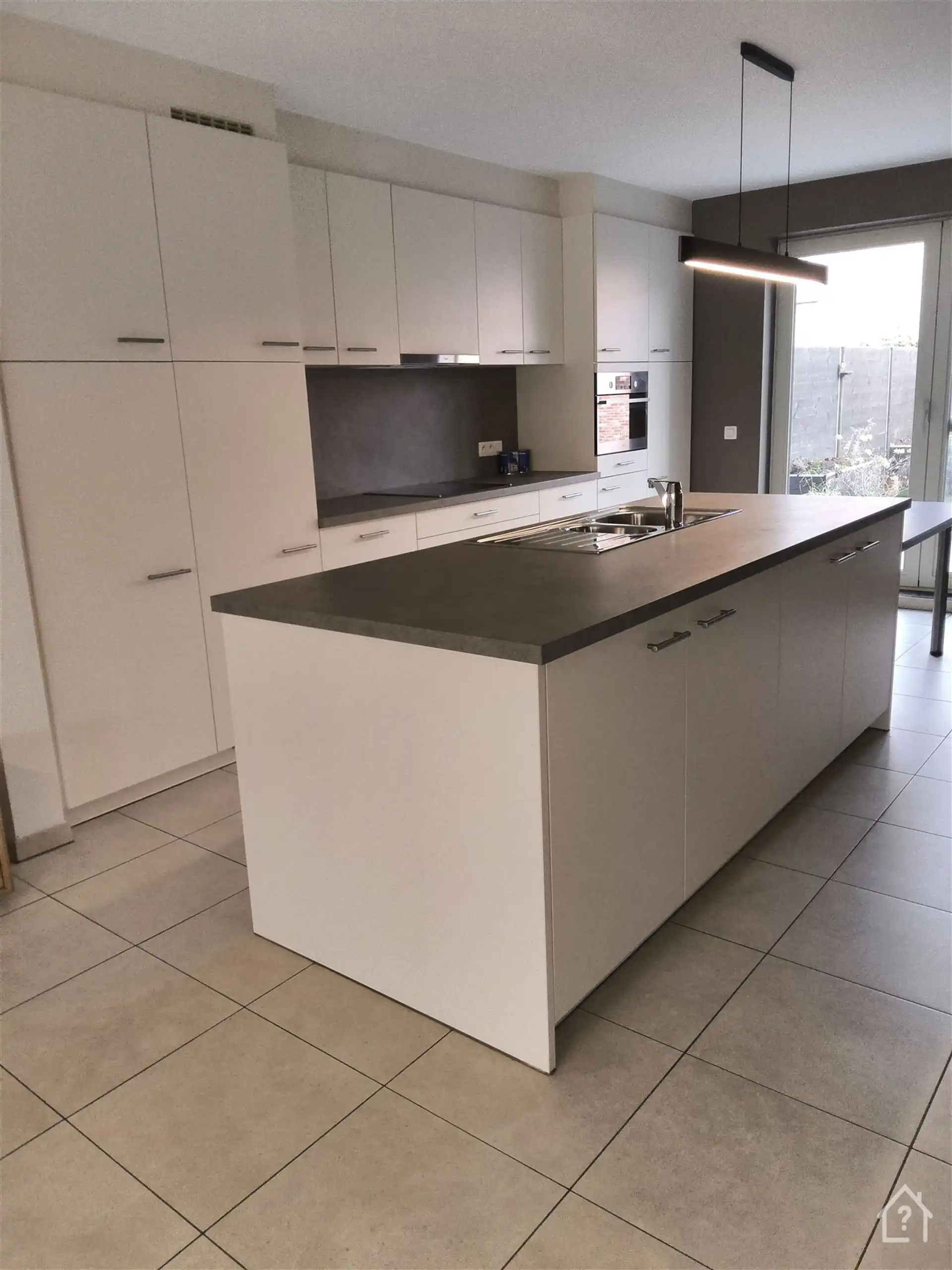 2 slaapkamer appartement met privatieve tuin en 2 parkings foto 6