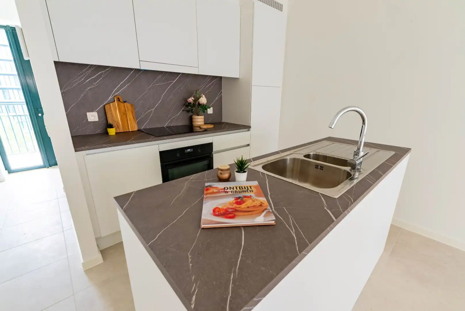 Prachtig nieuwbouw appartement met 2 slk en terras foto 4