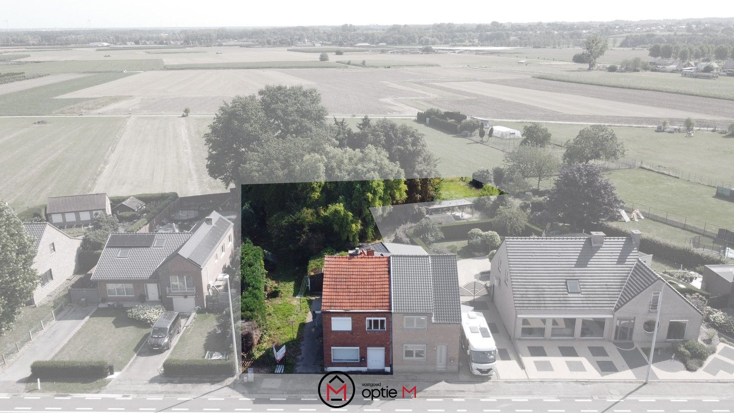 Te renoveren woning met zicht op uitgestrekte velden foto 20