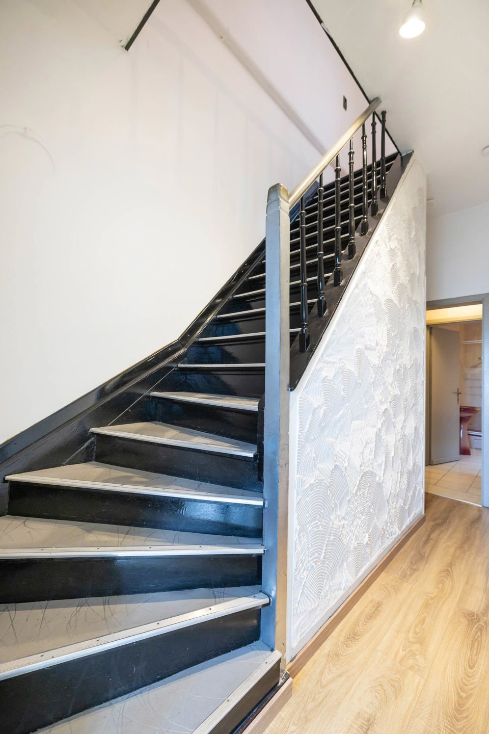 Een ruime woning met potentieel op toplocatie foto 15