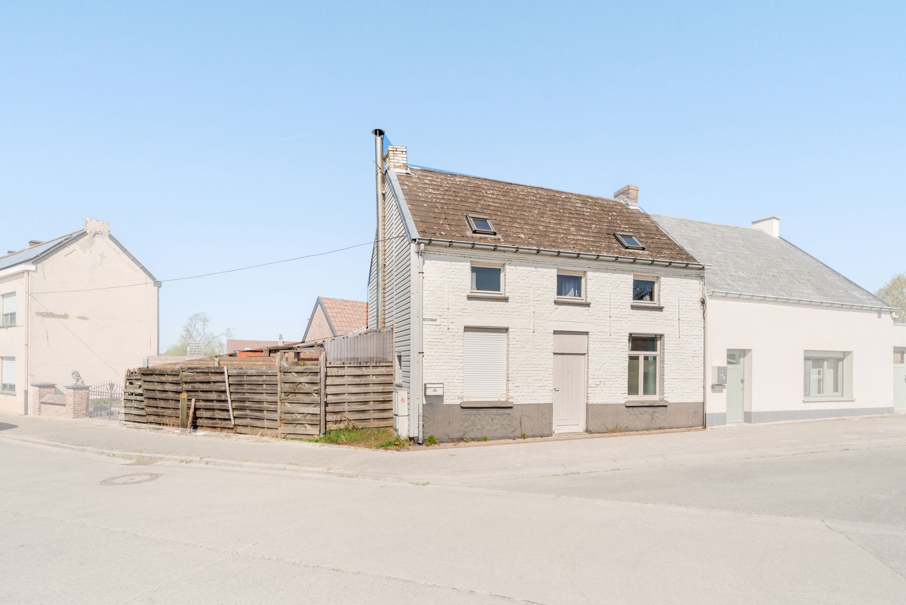 Hoofdfoto van de publicatie: Te renoveren woning met 2 slaapkamers 