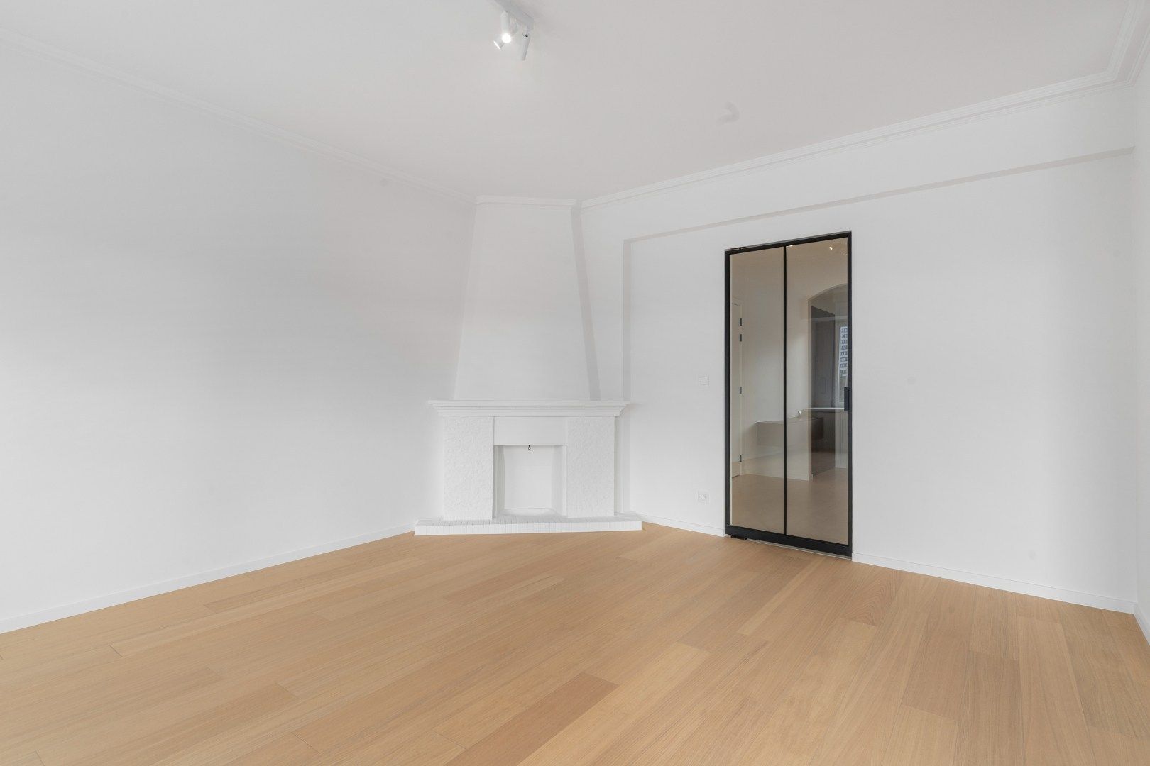 Exclusief gerenoveerd appartement te huur aan de Vindictivelaan in Oostende – met uniek zicht op de Mercator en jachthaven foto 8