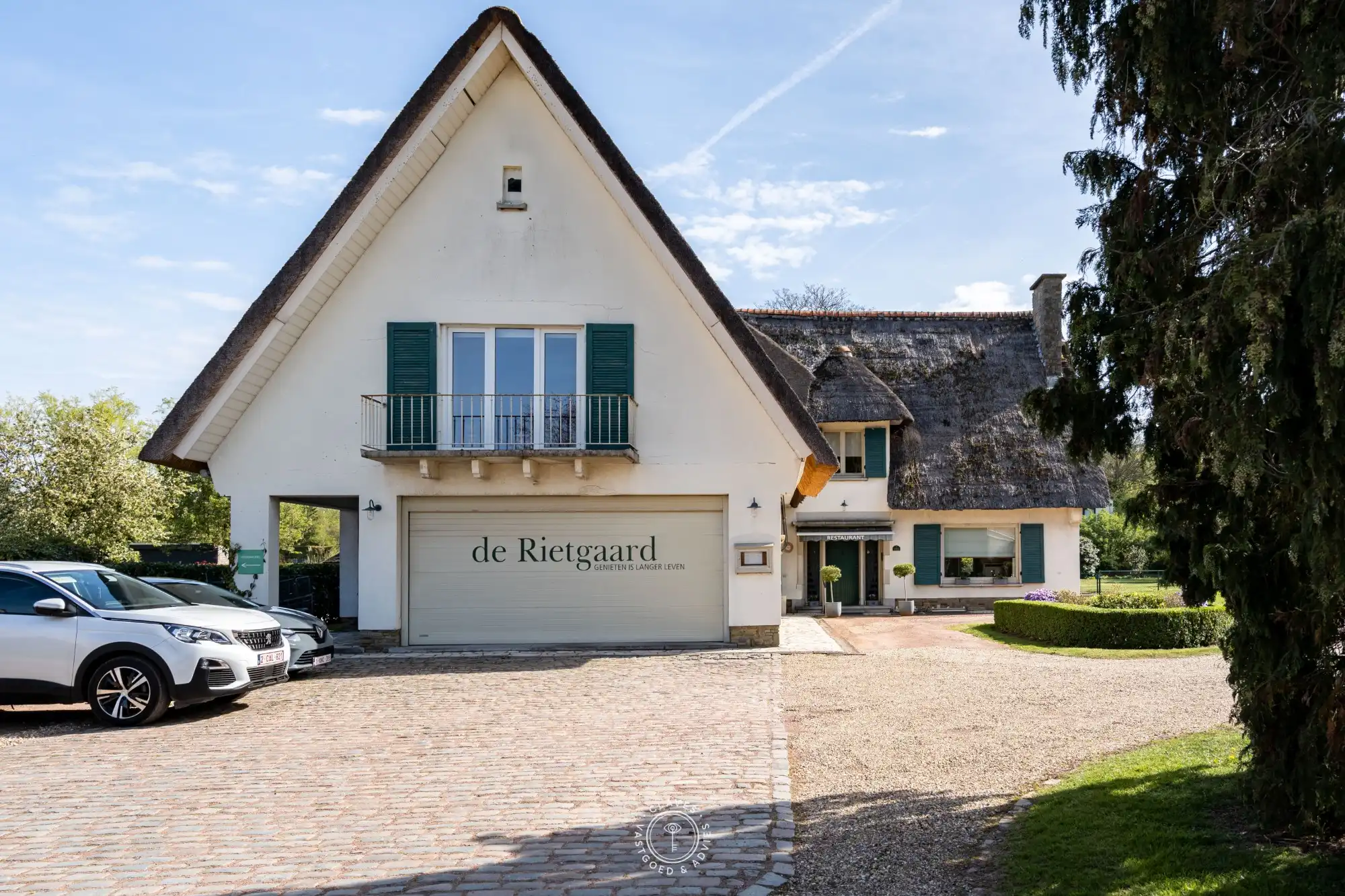Iconisch horecapand met woonst op uitzonderlijk perceel van meer dan 3.000 m² foto 2
