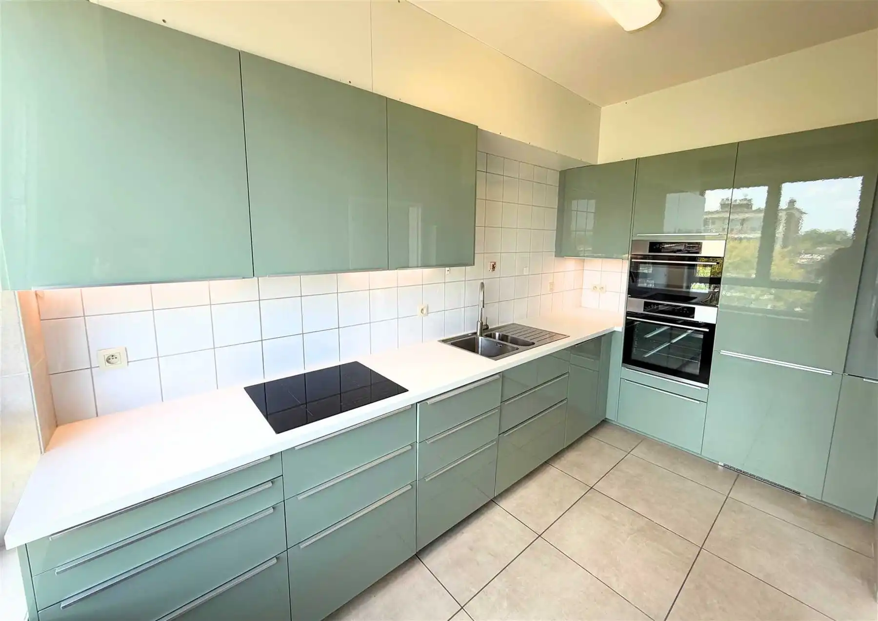 Gerenoveerd energiezuinig appartement met 2 slk's in Edegem foto 3