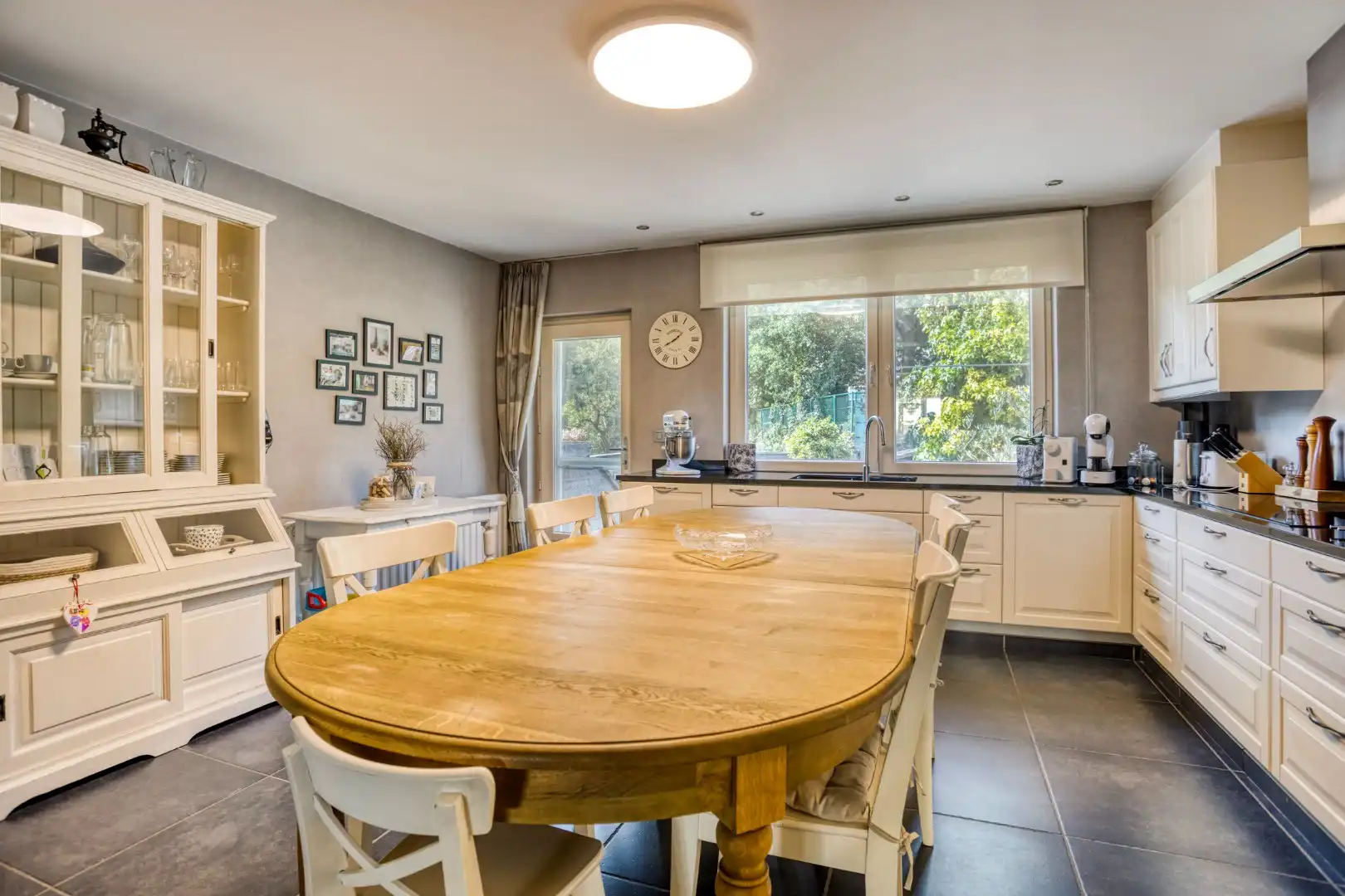 Instapklare woning aan het stadscentrum van Tongeren foto 8