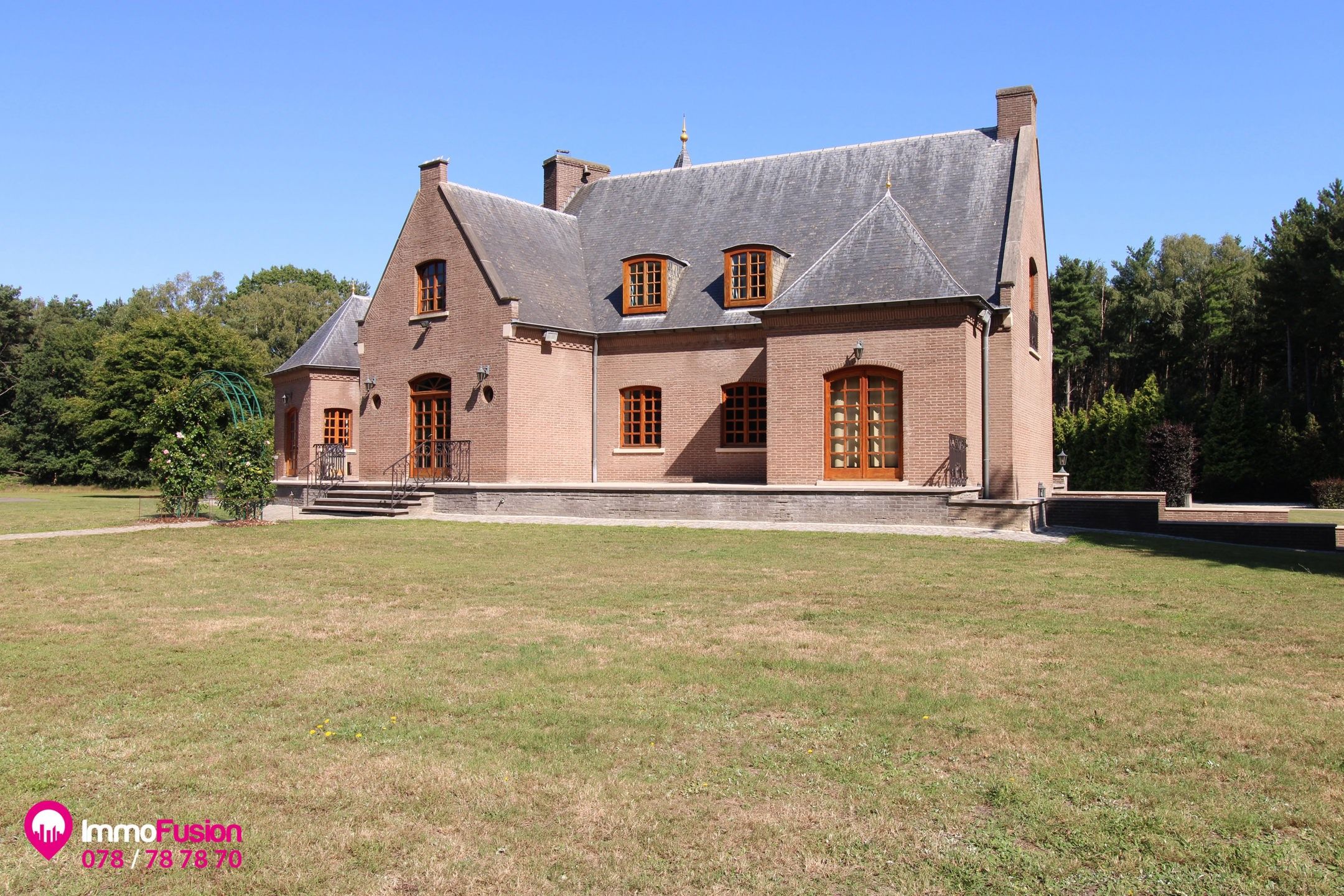 Unieke villa met bijgebouw, op ruim perceel van ca. 8.5 HA! foto 6
