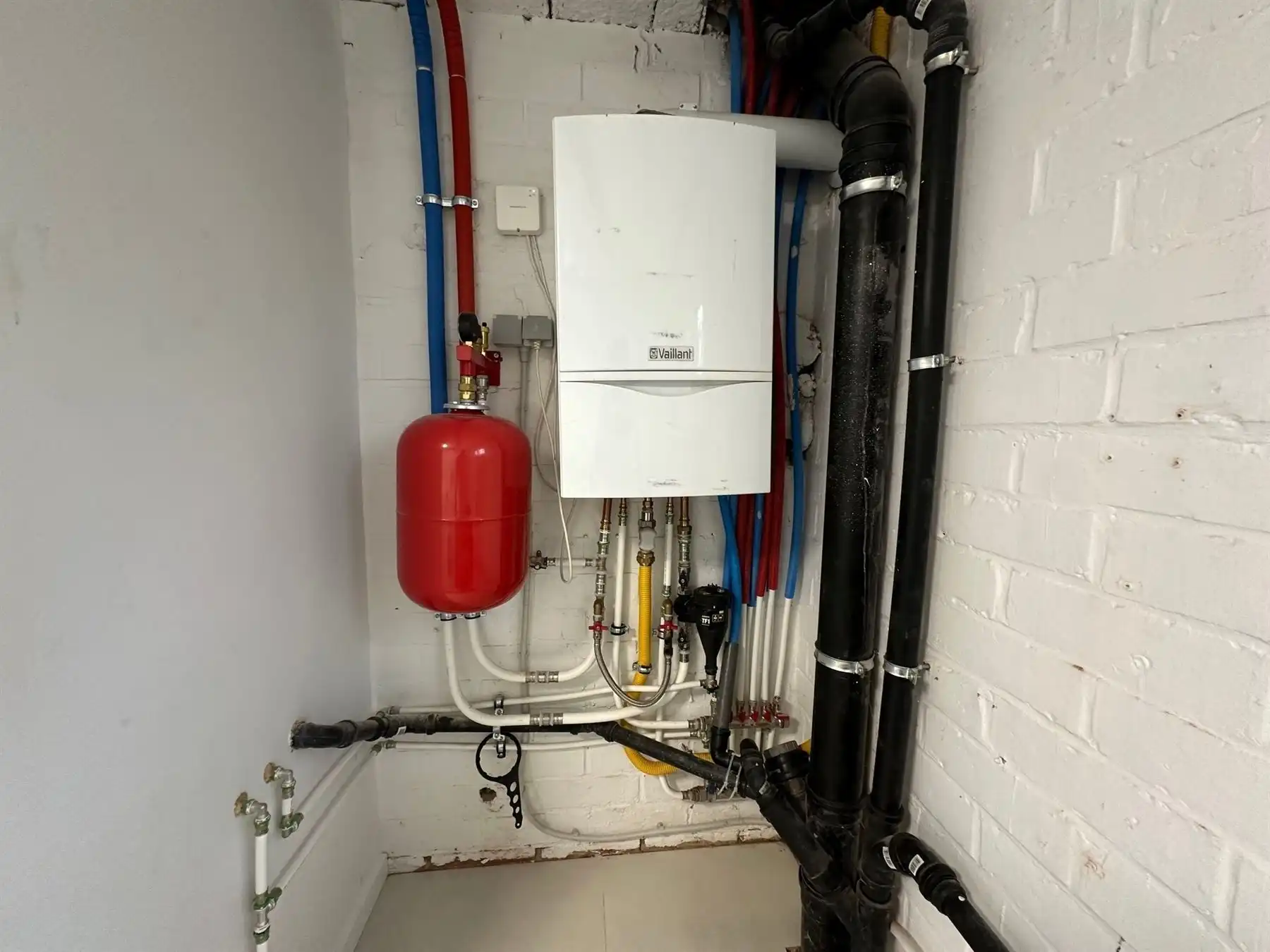 INSTAPKALRE 3 GEVEL WONING MET GARAGE foto 24