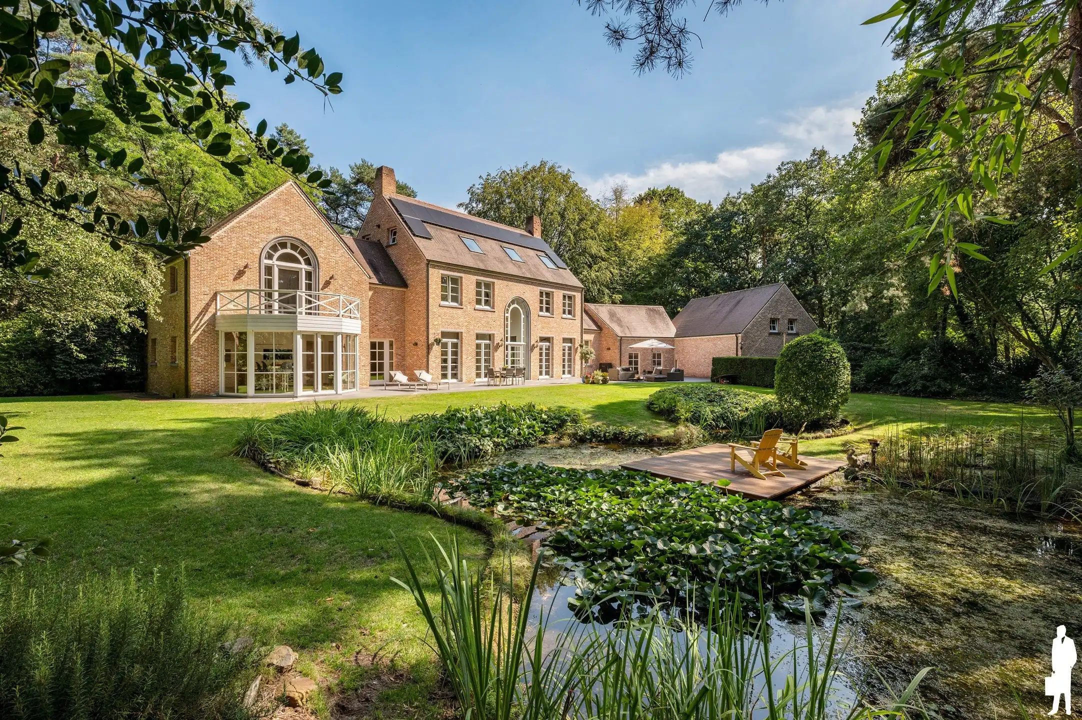 Kwalitatieve villa met tijdloze uitstraling! foto {{pictureIndex}}