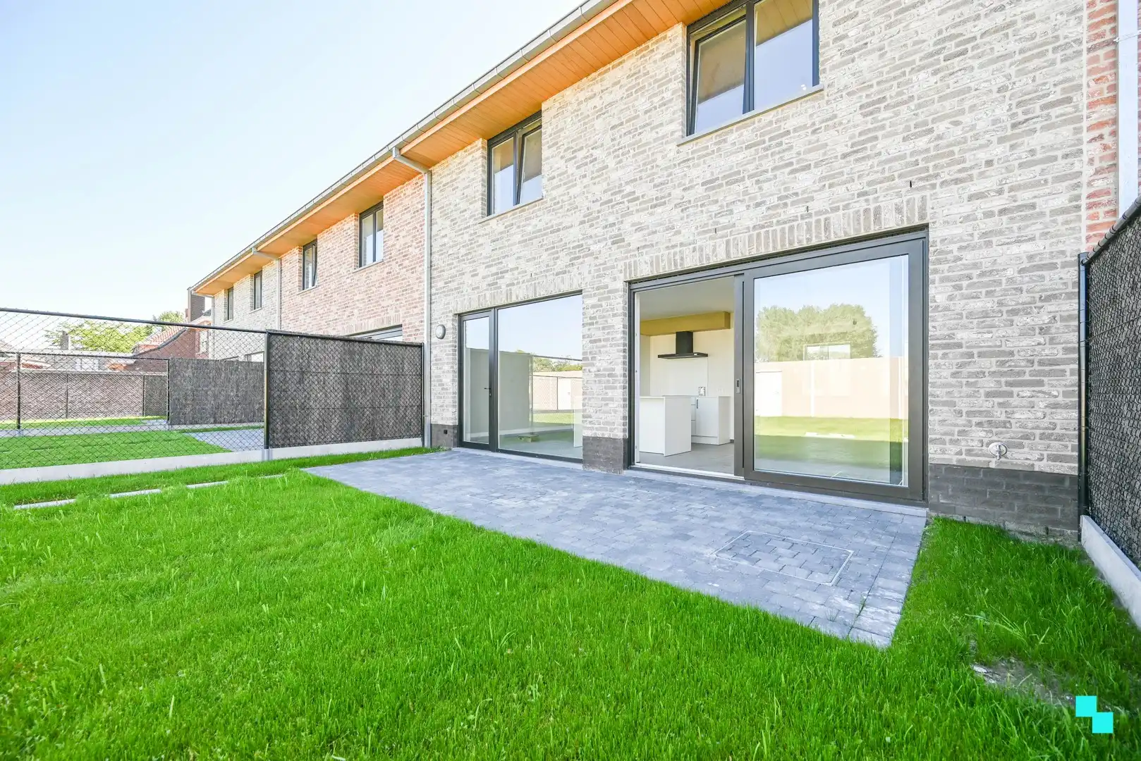 Hedendaagse nieuwbouwwoning nabij centrum foto {{pictureIndex}}