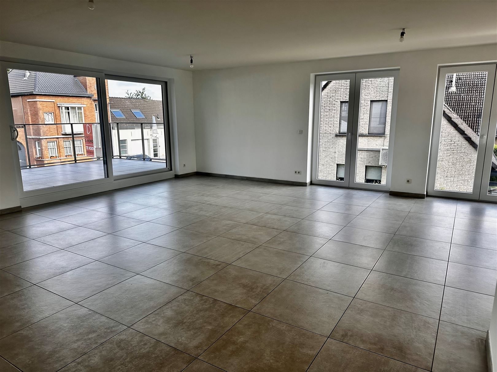 App met 2 slpks en grote garage! foto 7