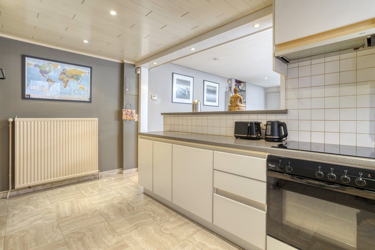 verrassend ruim en veelzijdig pand op toplocatie in Knesselare foto 3