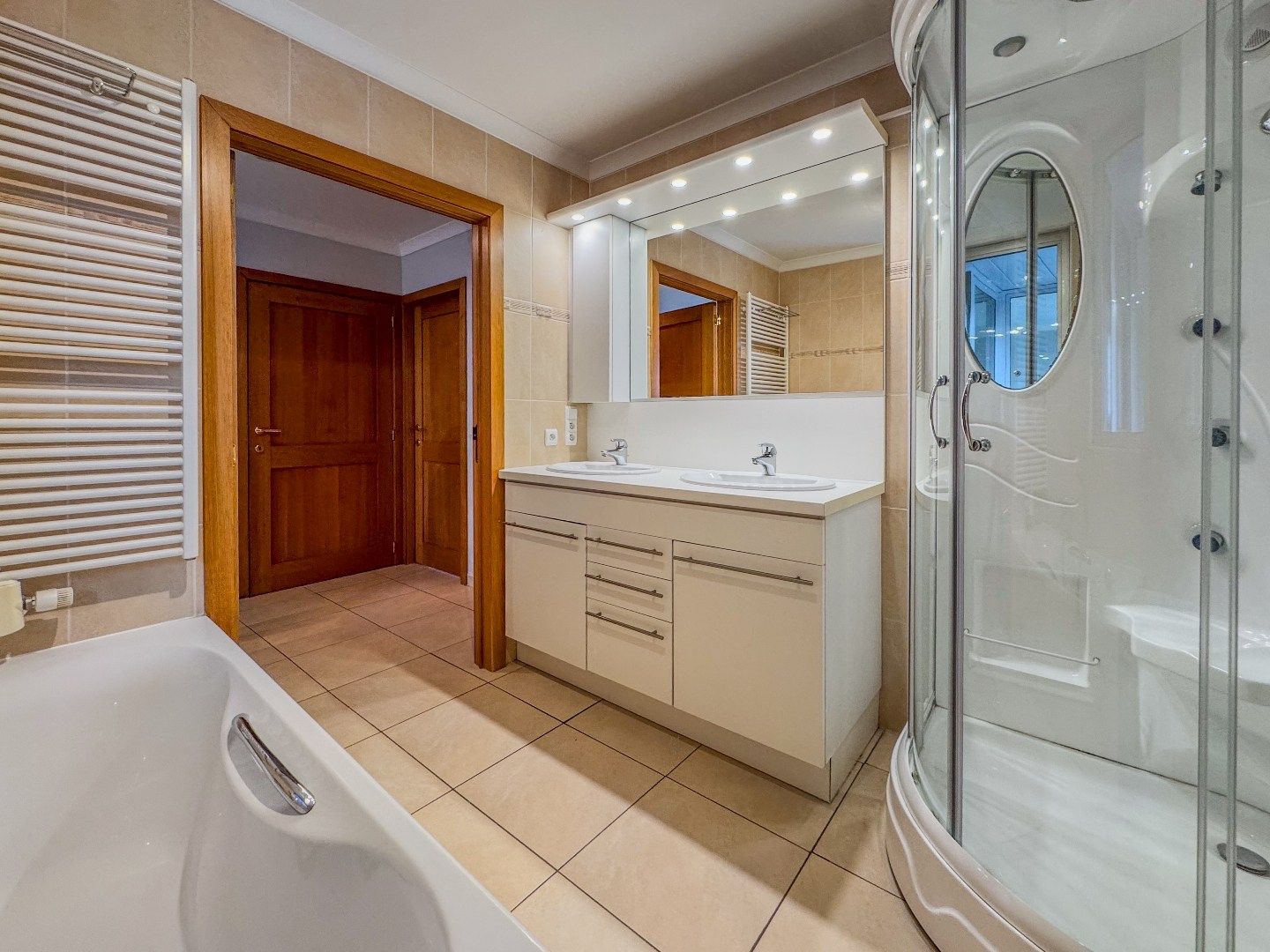 Ruim appartement met 2 slaapkamers en terras met prachtige vergezichten! foto 20