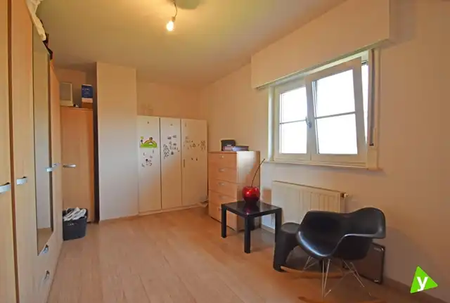 Ruime gezinswoning gelegen met tuin net buiten het centrum van Eeklo! foto 13