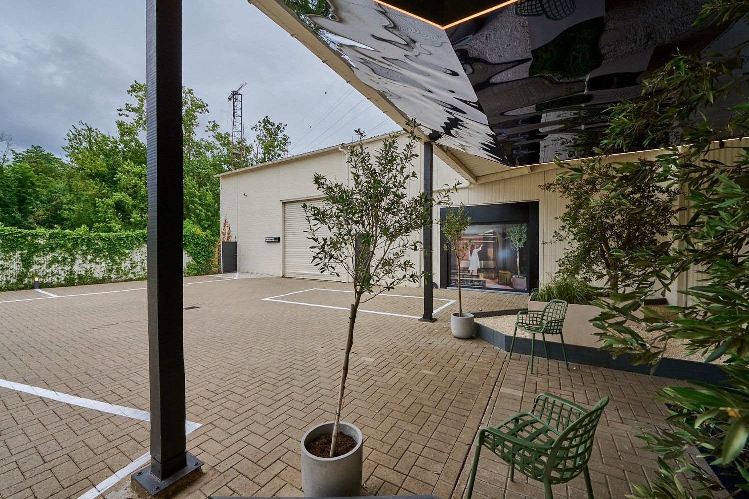 Showroom met magazijn foto 6